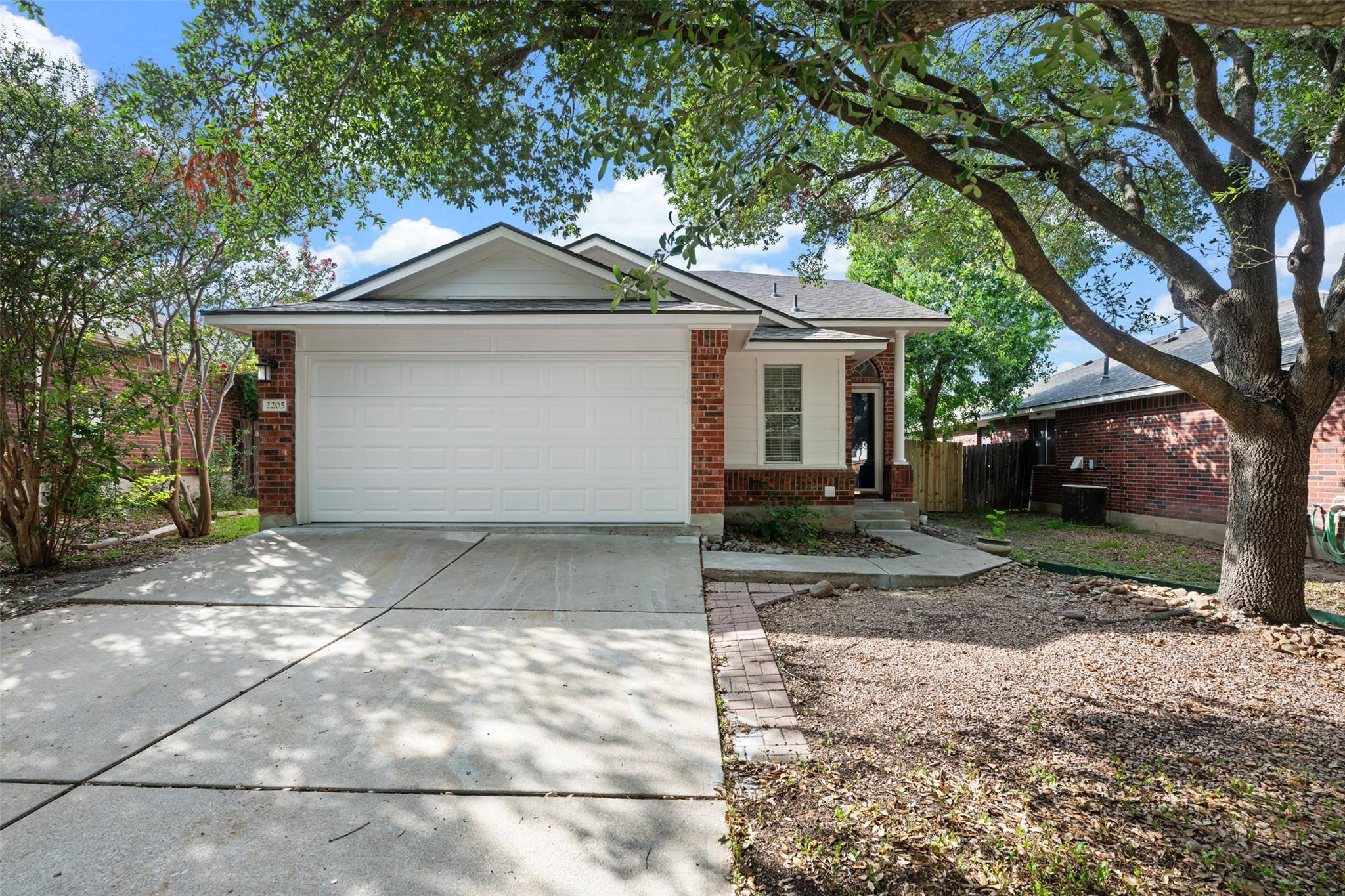 2205 Ada Ln Property Photo 1