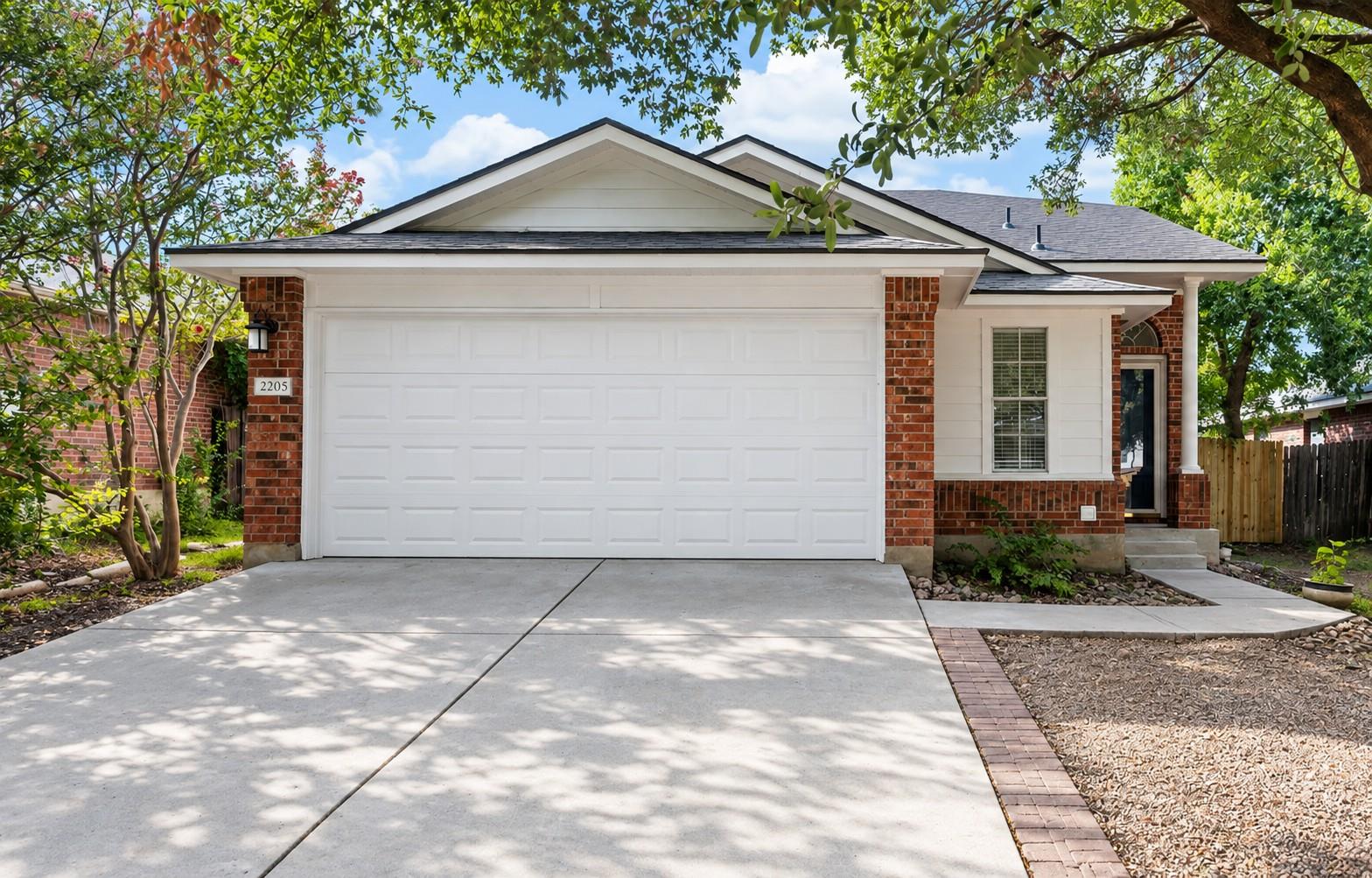 2205 Ada Ln Property Photo 1