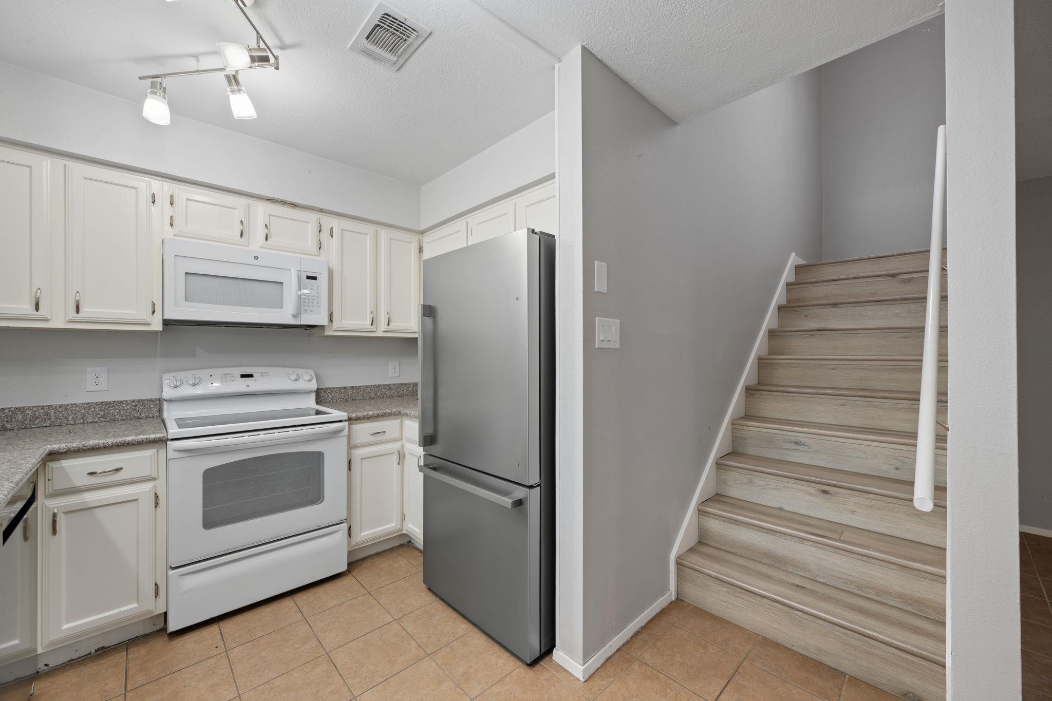 2100 Kenneth Ave Property Photo 8