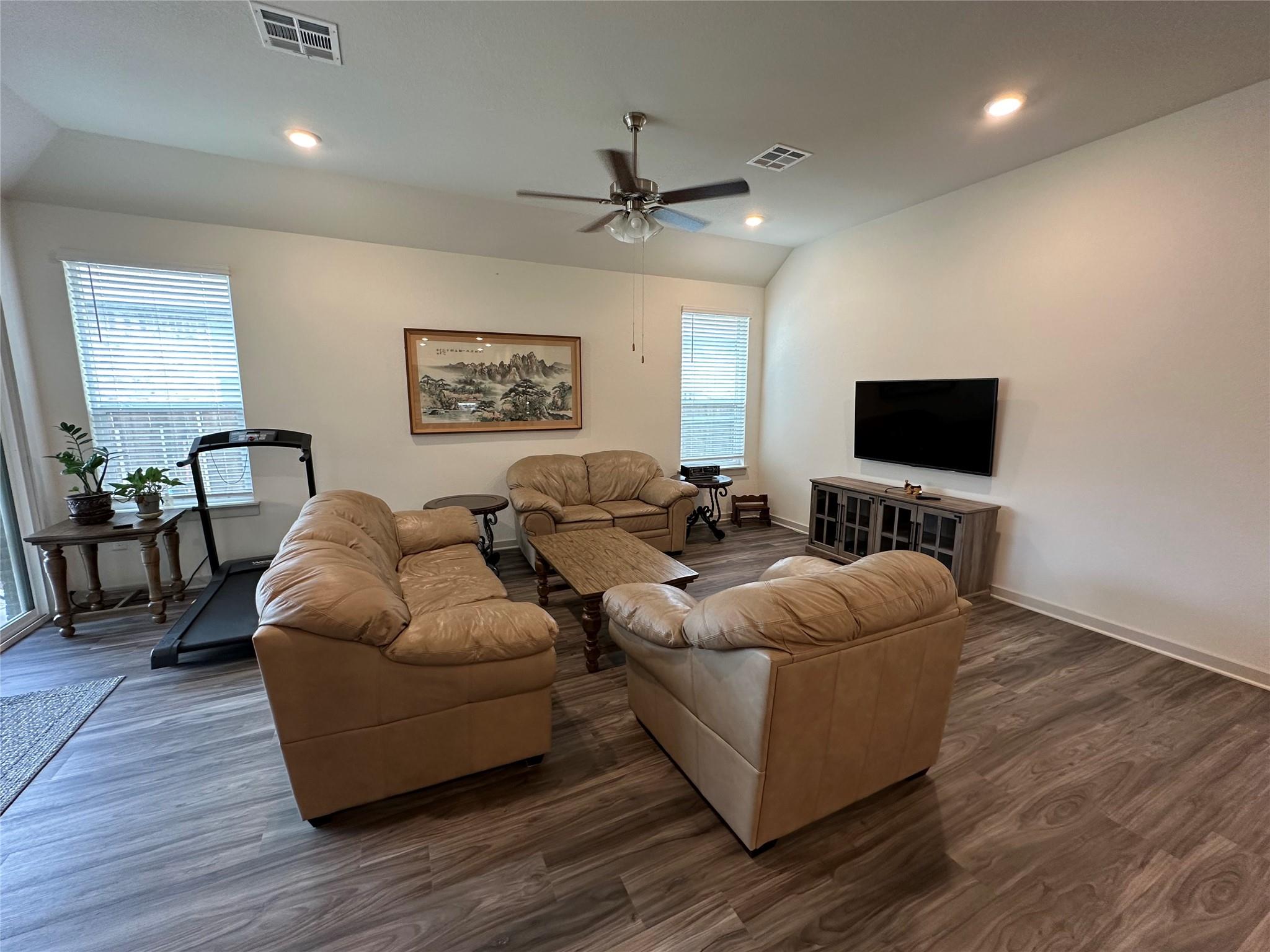 2409 Gabriels Horn Rd Property Photo 7