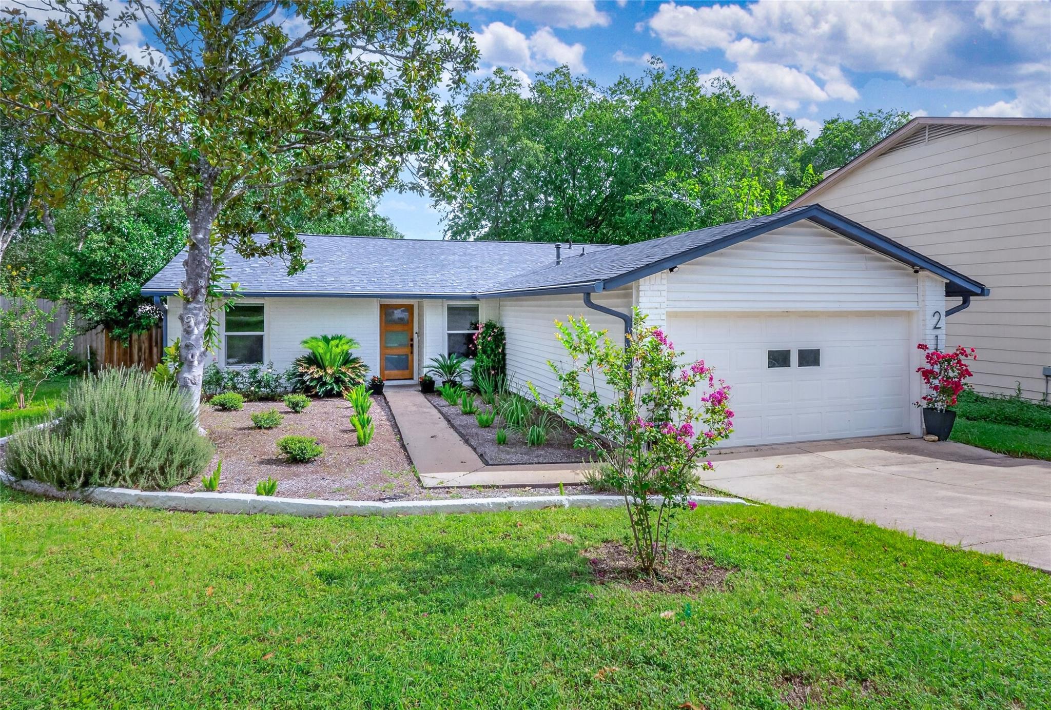 2102 Lear Ln Property Photo 1