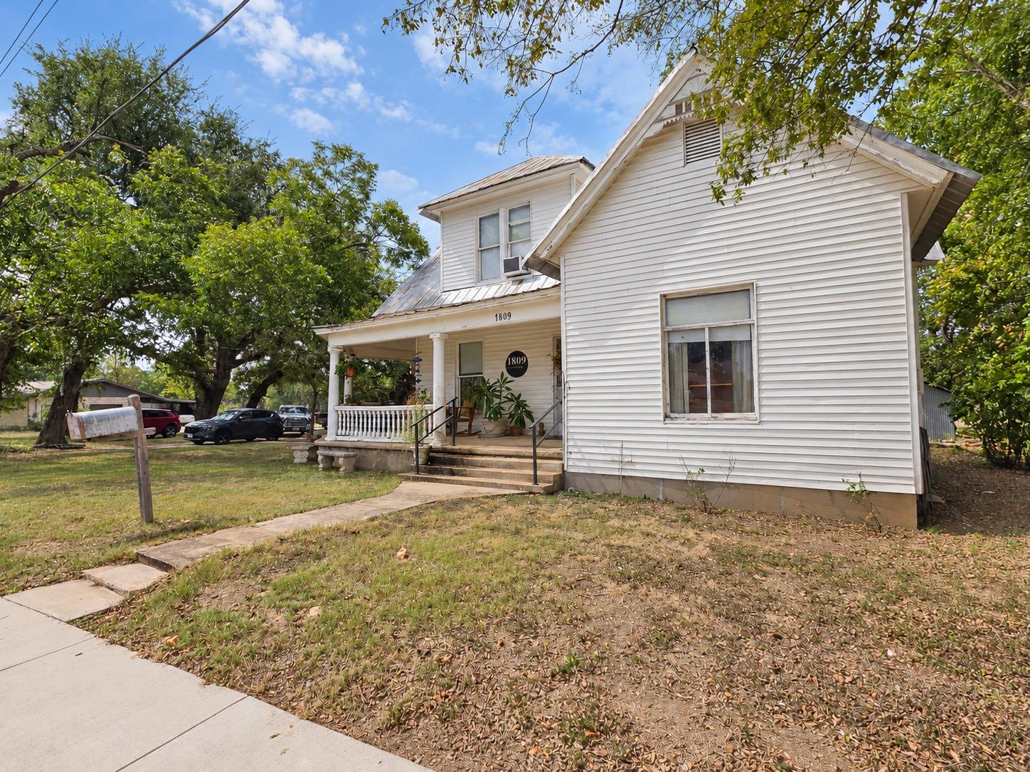 1809 Main St Property Photo 4