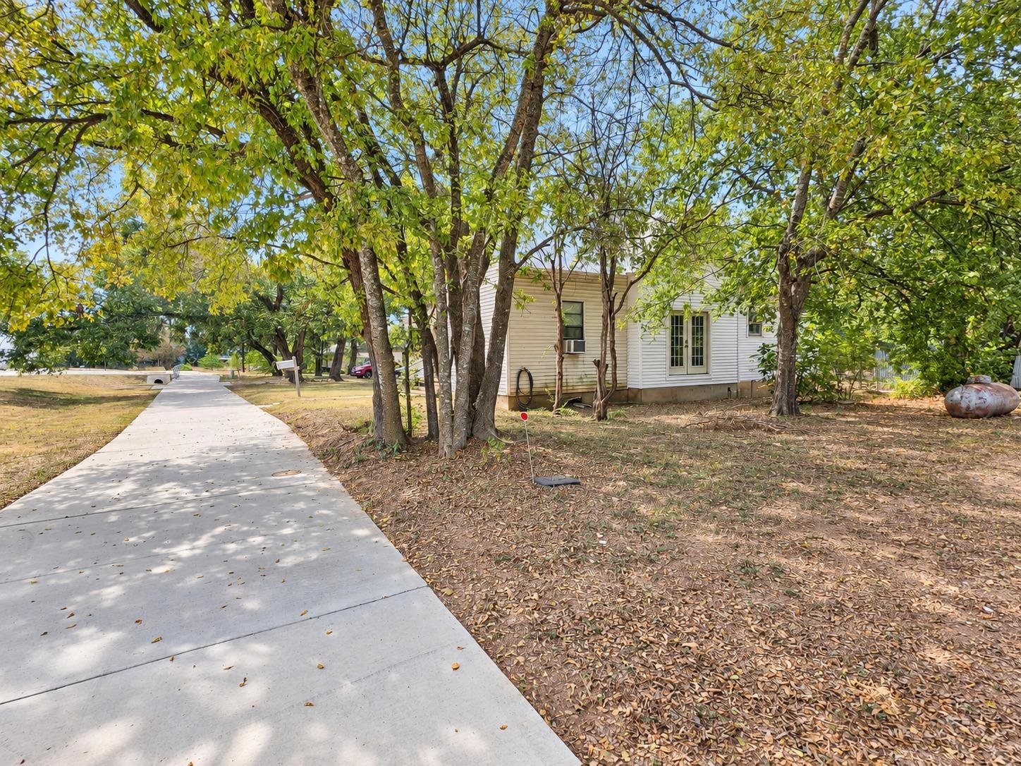 1809 Main St Property Photo 11