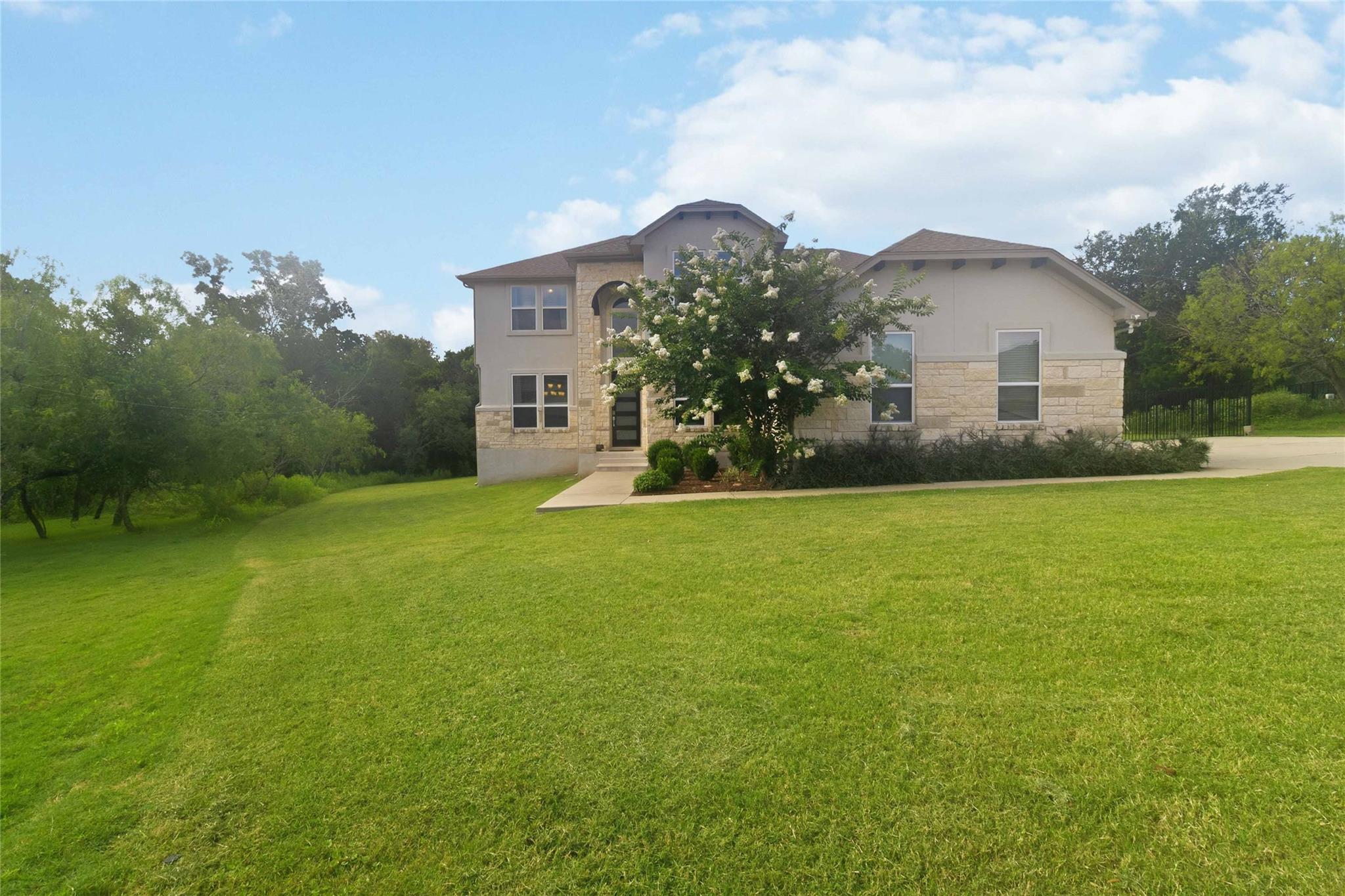 181 Pecos St Property Photo 2