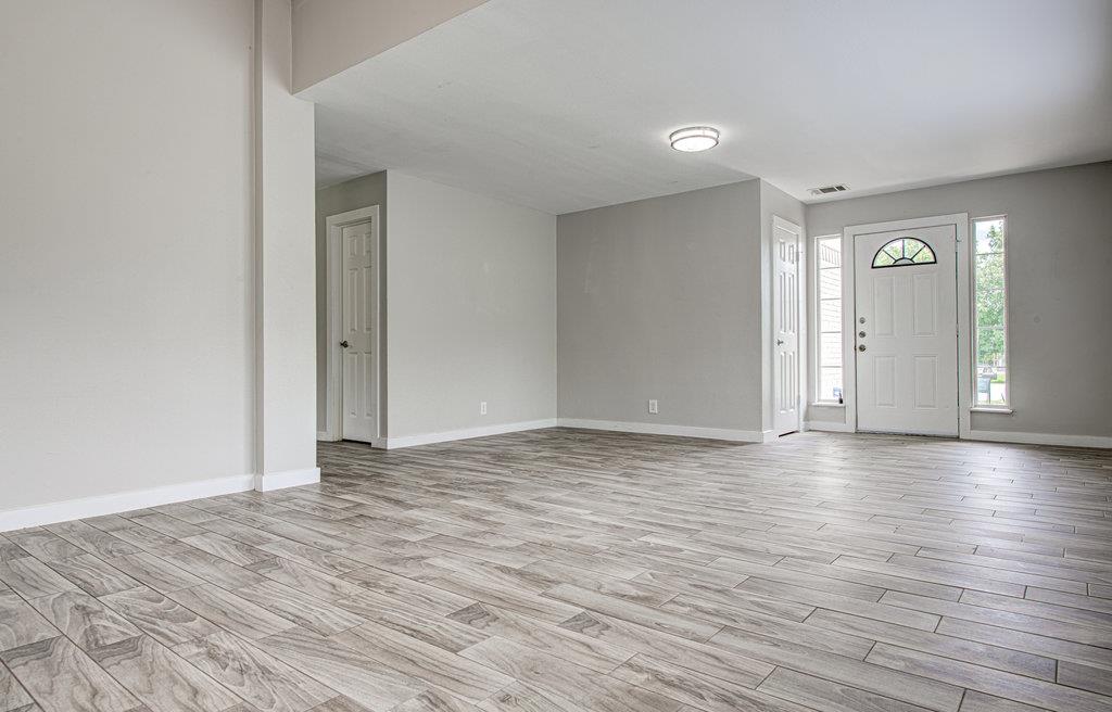 1302 Crete Ln Property Photo 3