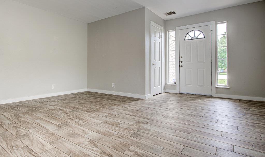 1302 Crete Ln Property Photo 4