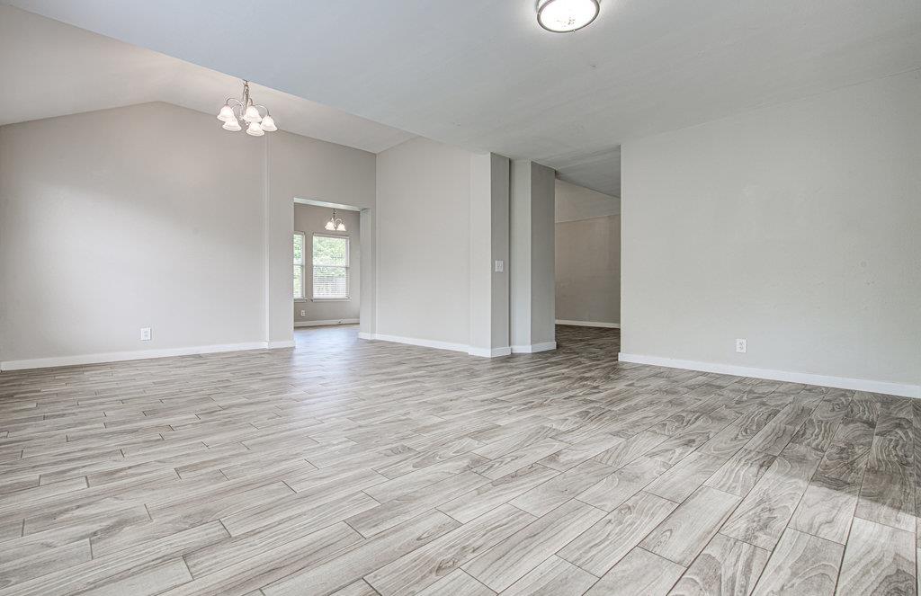 1302 Crete Ln Property Photo 5