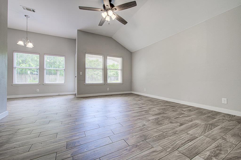 1302 Crete Ln Property Photo 7