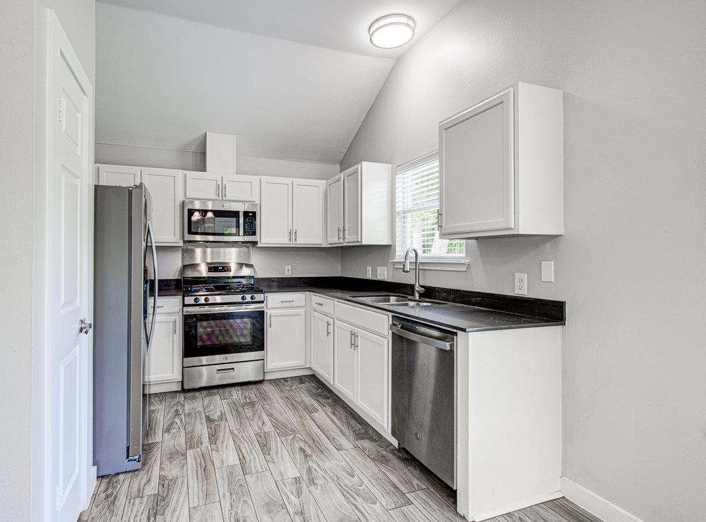 1302 Crete Ln Property Photo 10