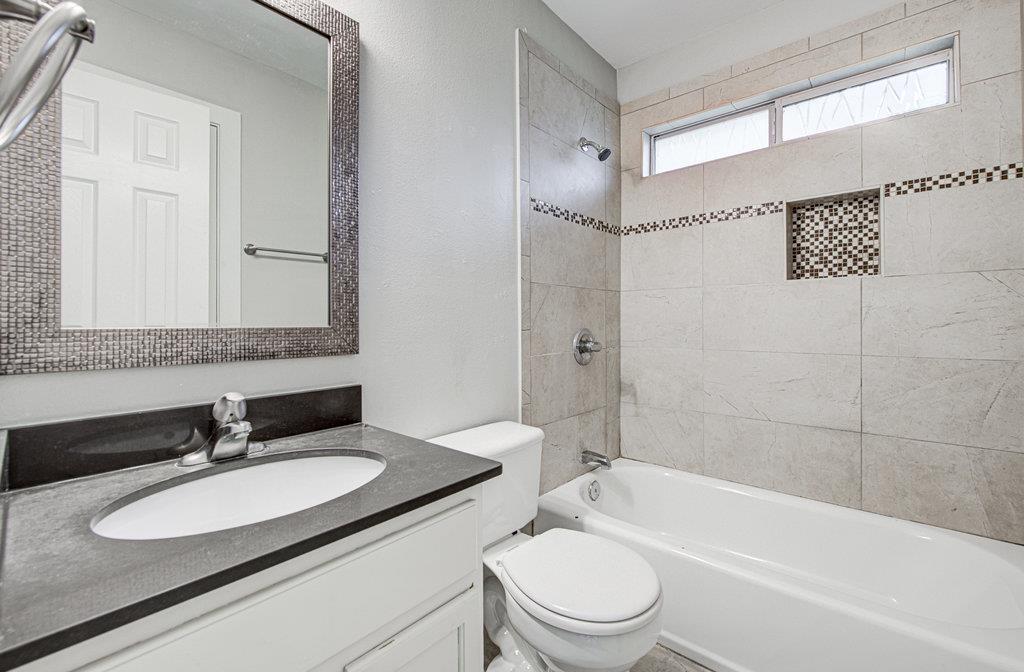 1302 Crete Ln Property Photo 17