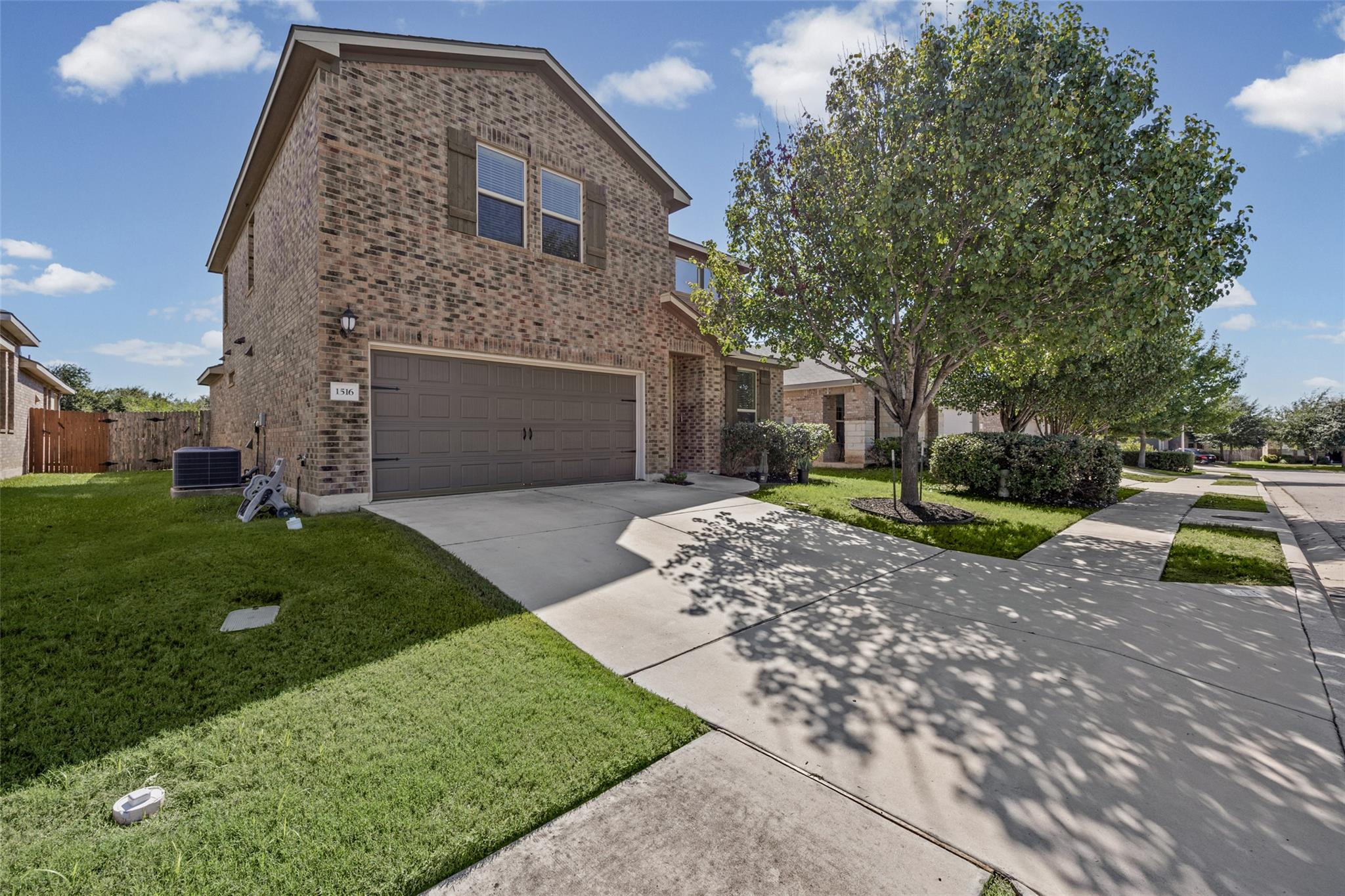 1516 William Bee Dr Property Photo 2