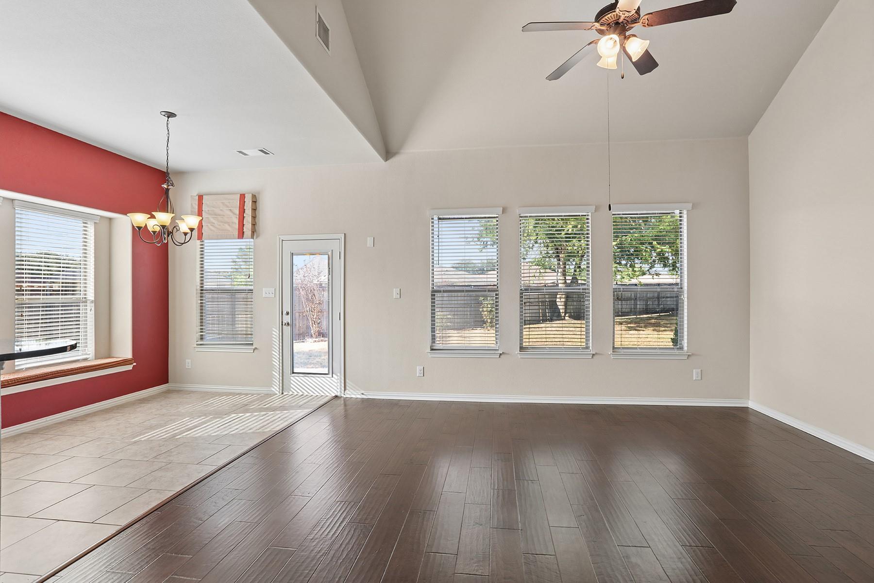 2454 Santa Barbara Loop Property Photo 2