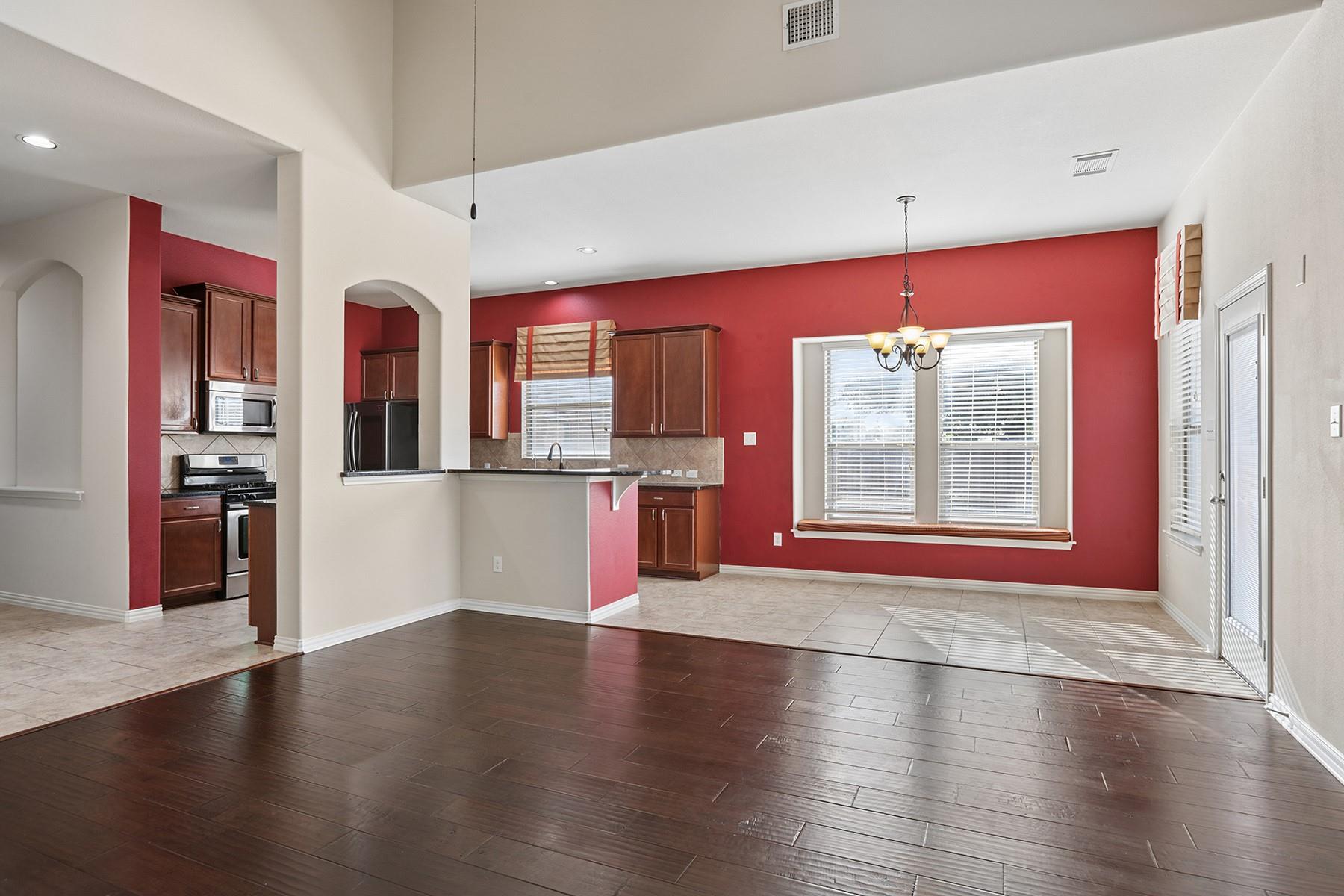 2454 Santa Barbara Loop Property Photo 4