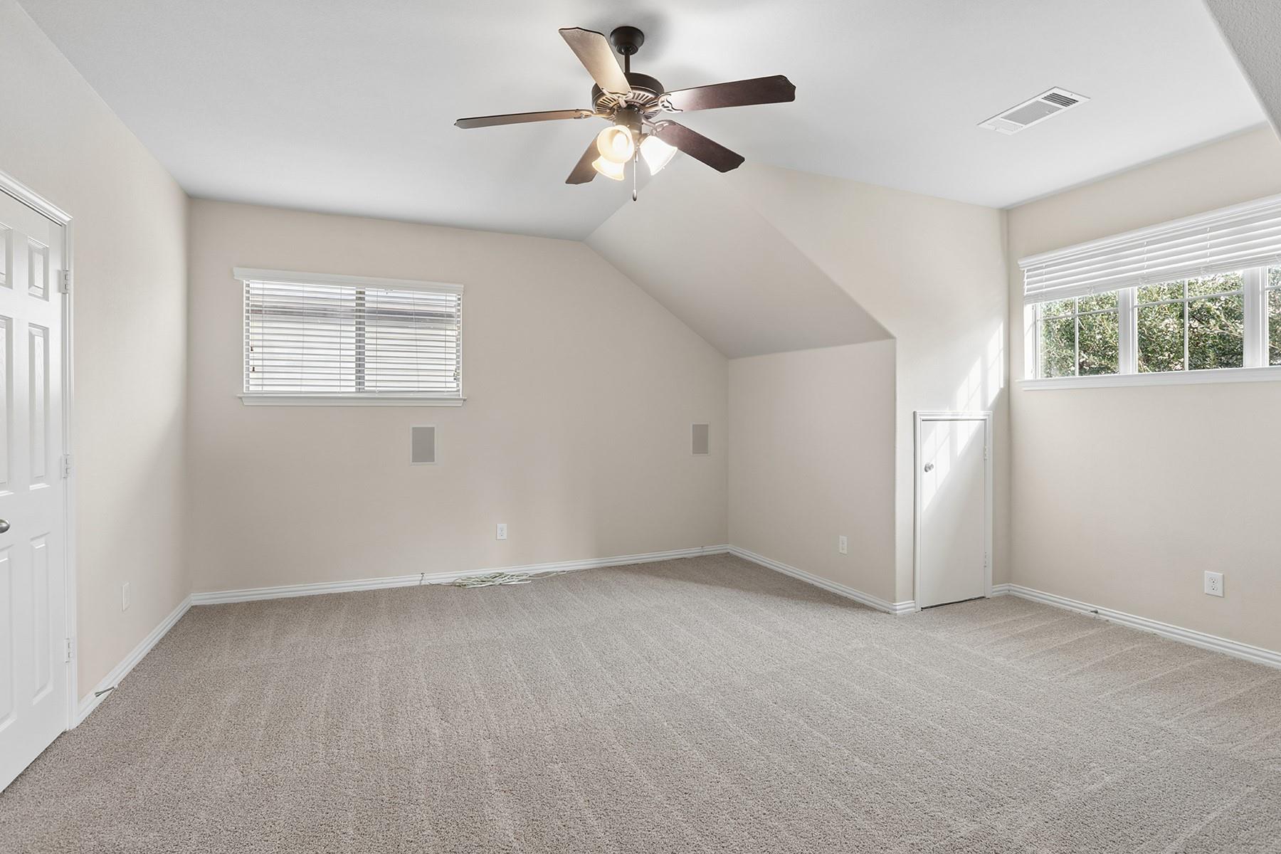 2454 Santa Barbara Loop Property Photo 7