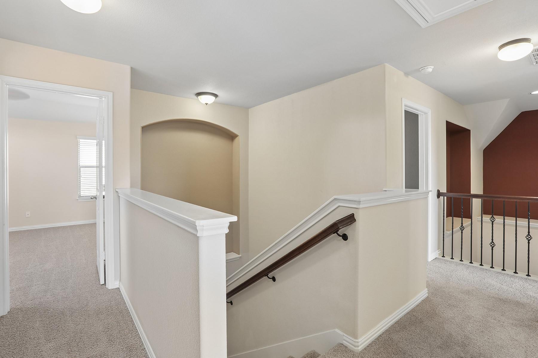 2454 Santa Barbara Loop Property Photo 8