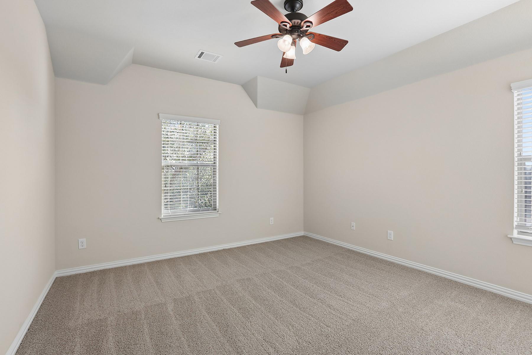 2454 Santa Barbara Loop Property Photo 9