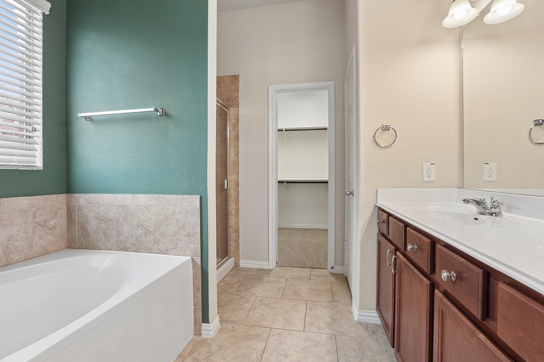 2454 Santa Barbara Loop Property Photo 19
