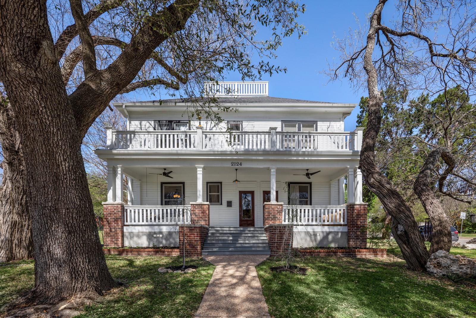 2124 Bluebonnet Ln Property Photo