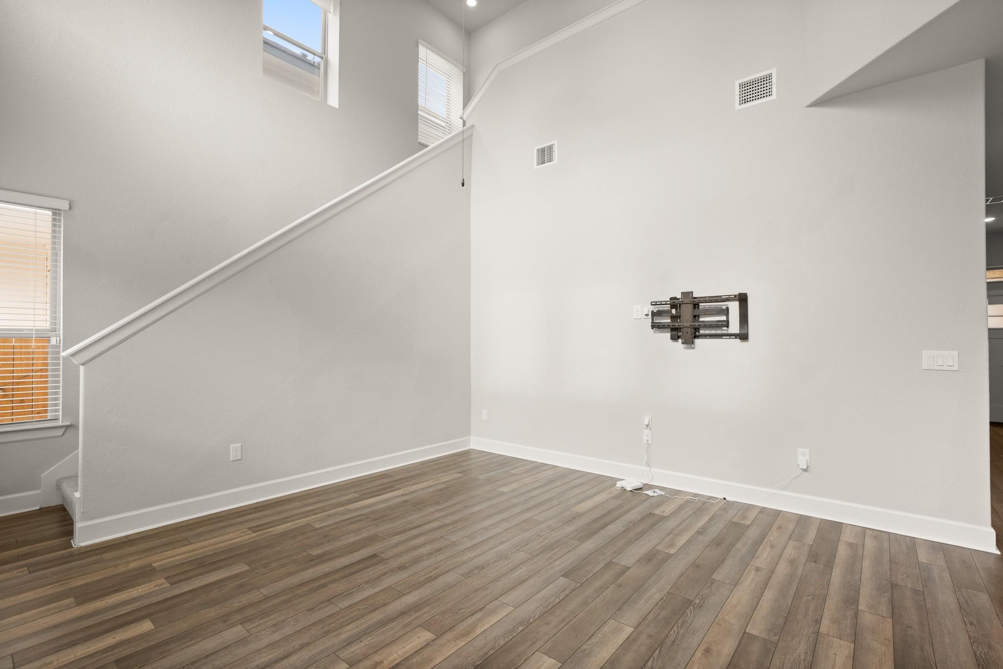 12809 Stanford Dr Property Photo 6
