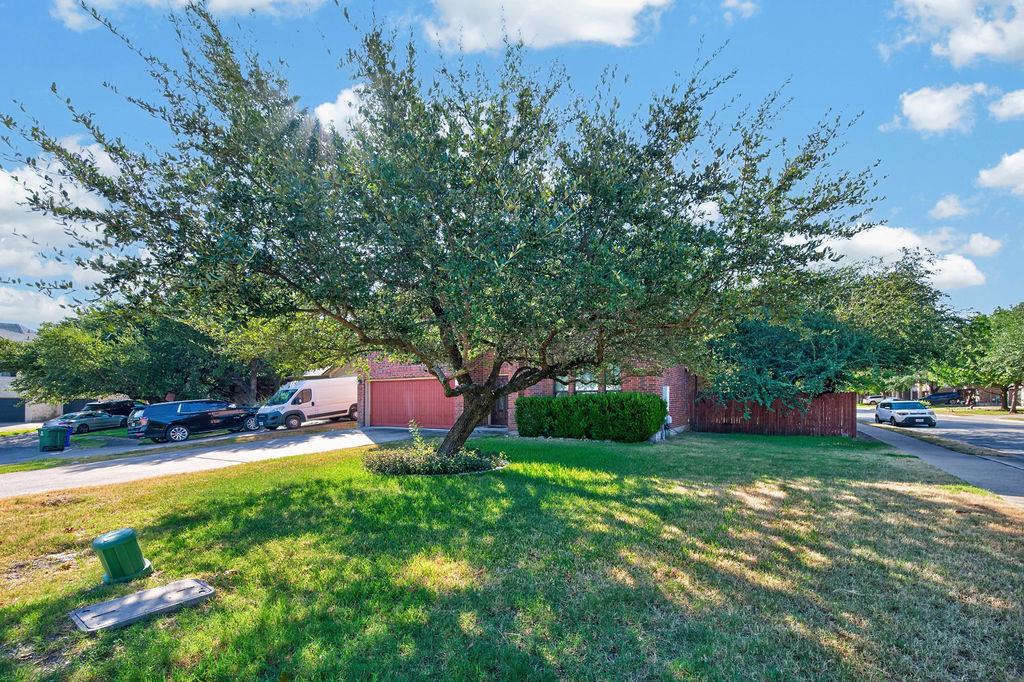 2200 Ezra Ct Property Photo 4