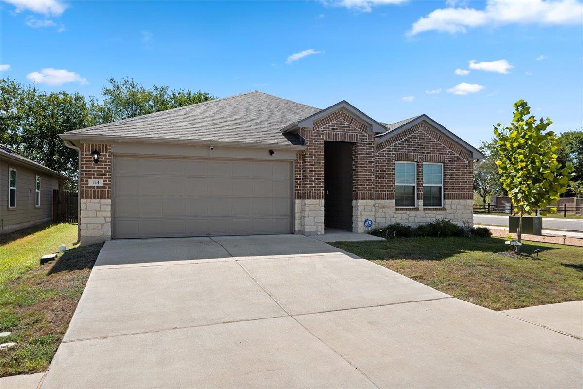 114 Sickle Loop Property Photo 1