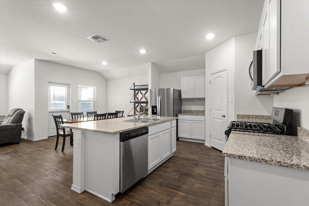 114 Sickle Loop Property Photo 3
