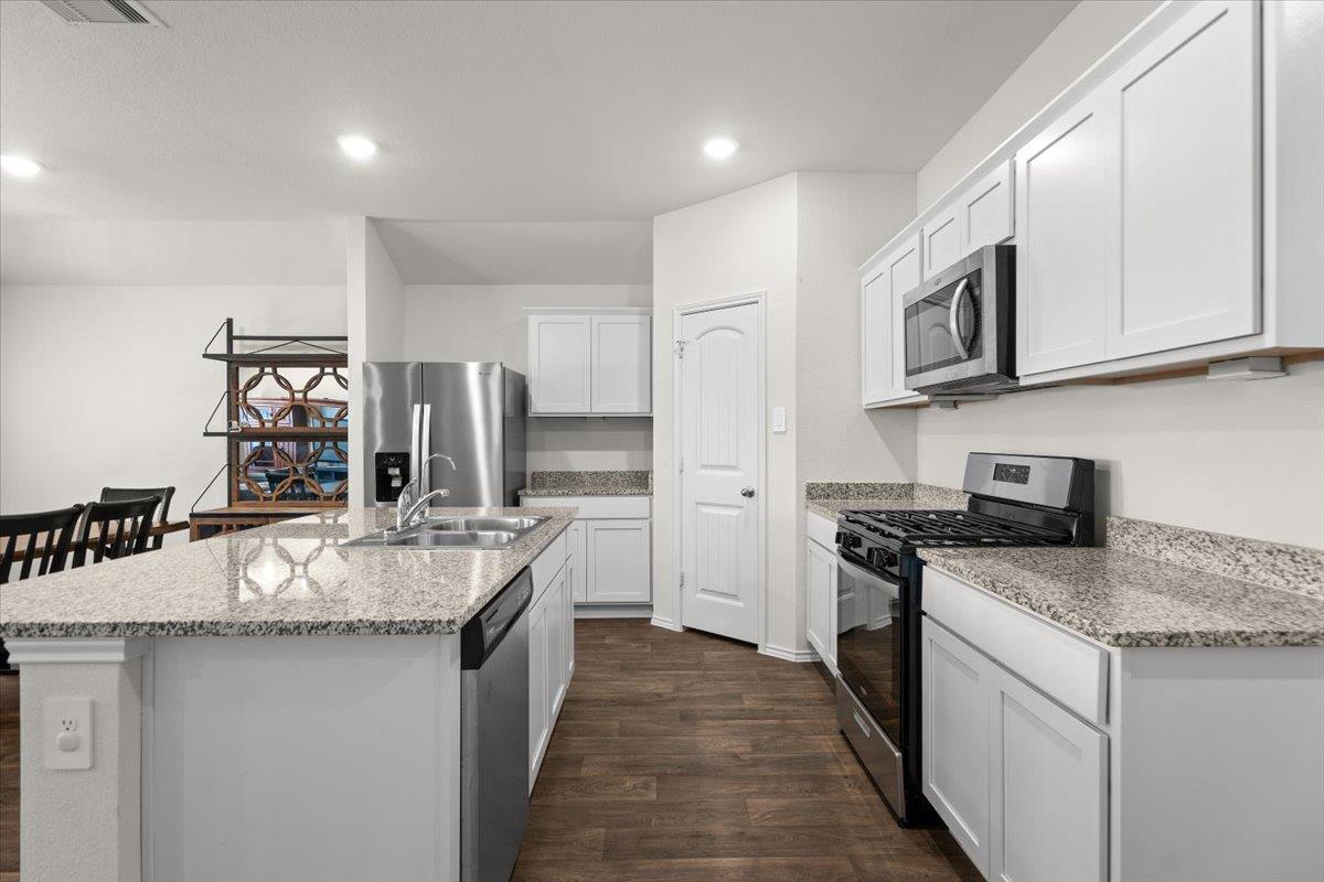 114 Sickle Loop Property Photo 4