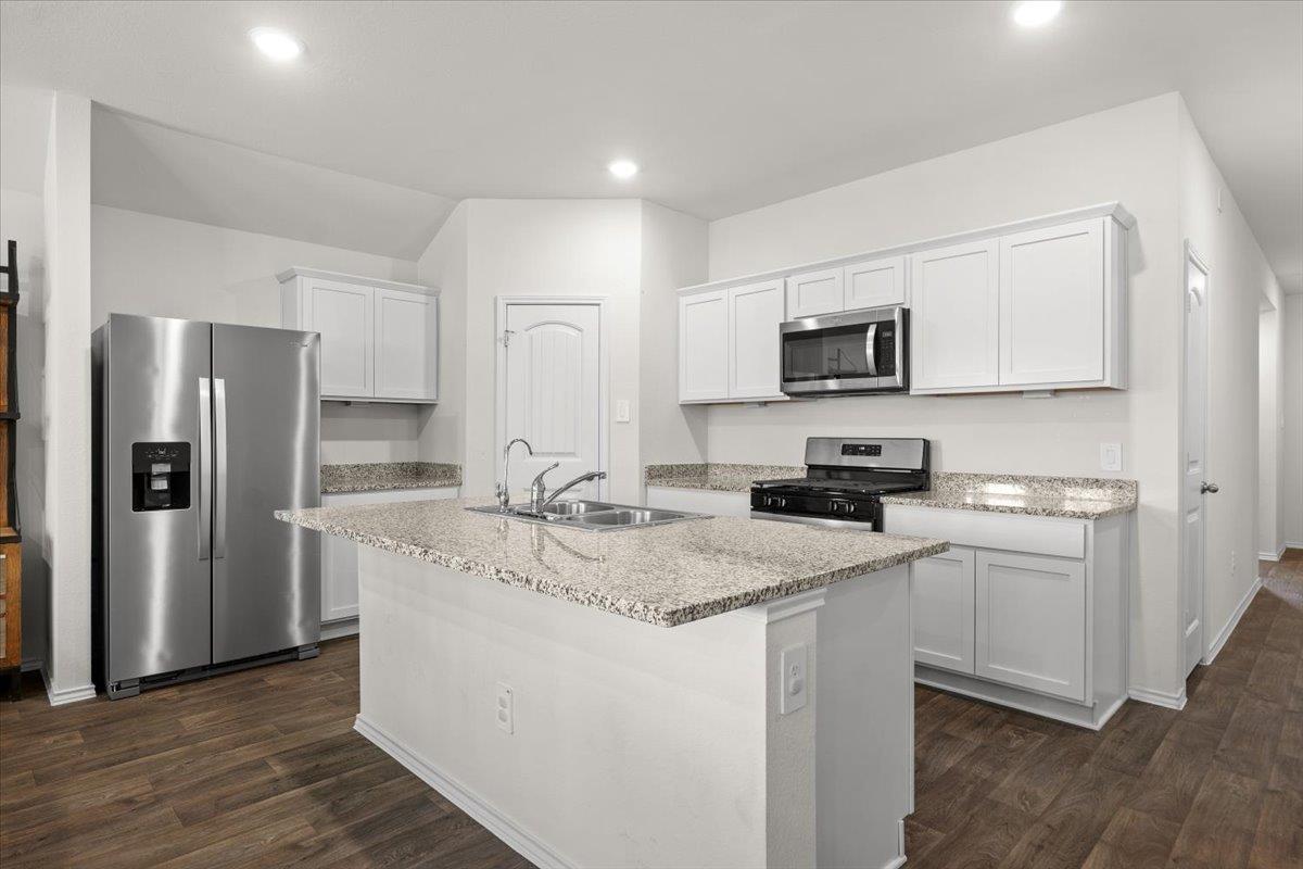 114 Sickle Loop Property Photo 5