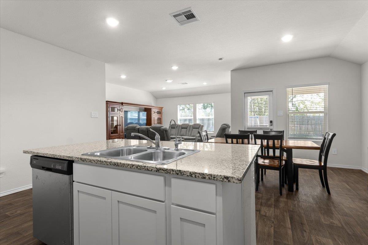 114 Sickle Loop Property Photo 6