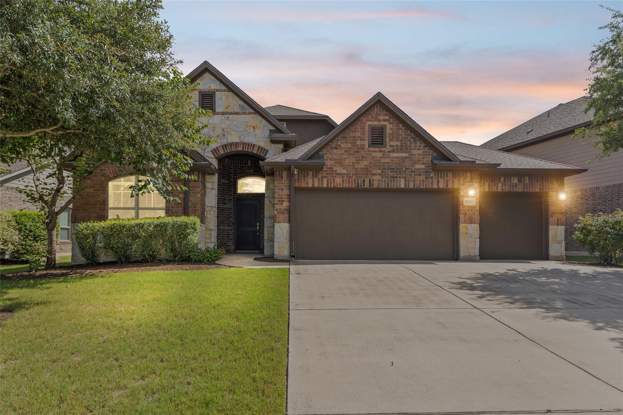 2364370 Property Photo 1