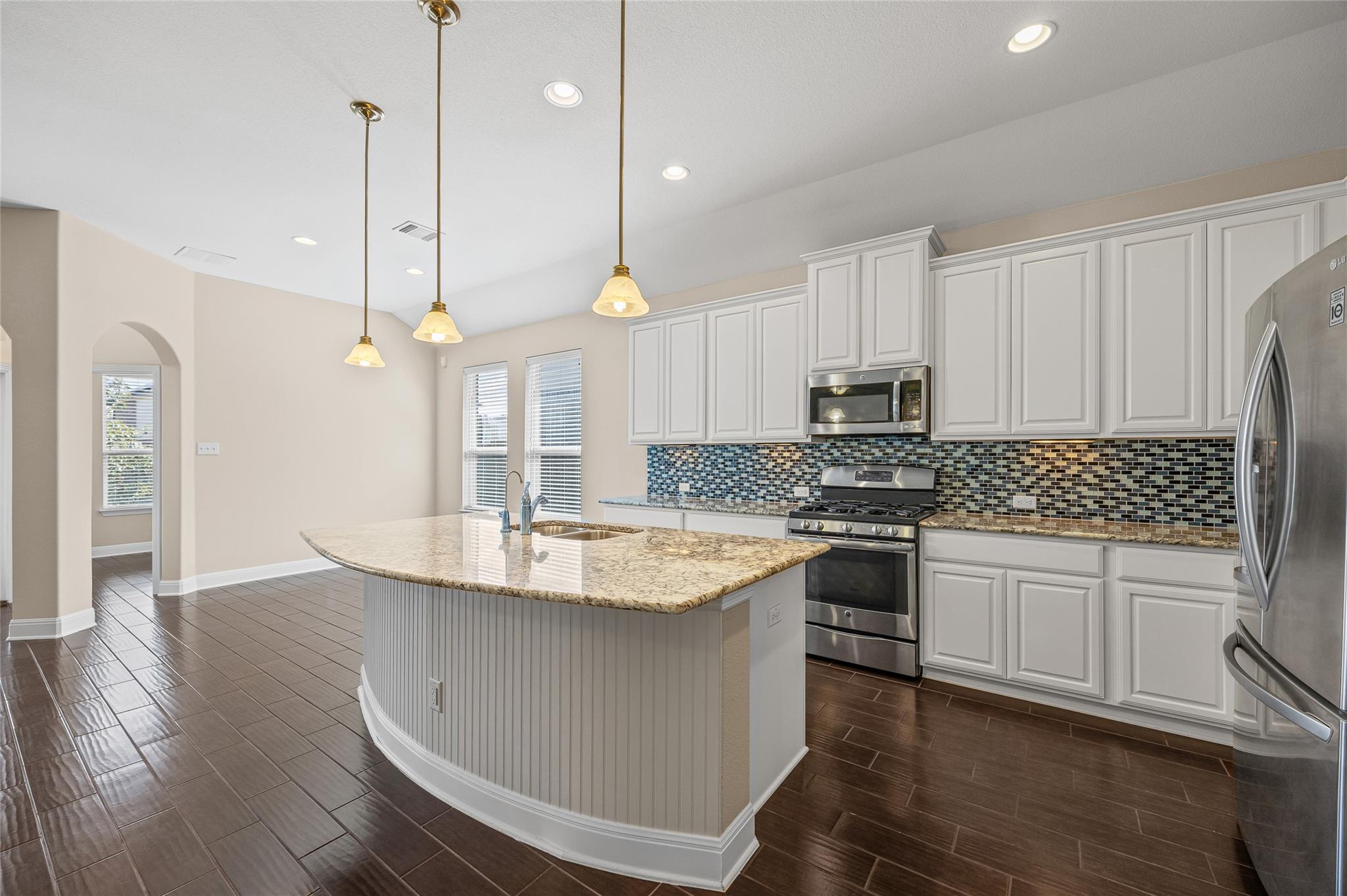 2364370 Property Photo 6