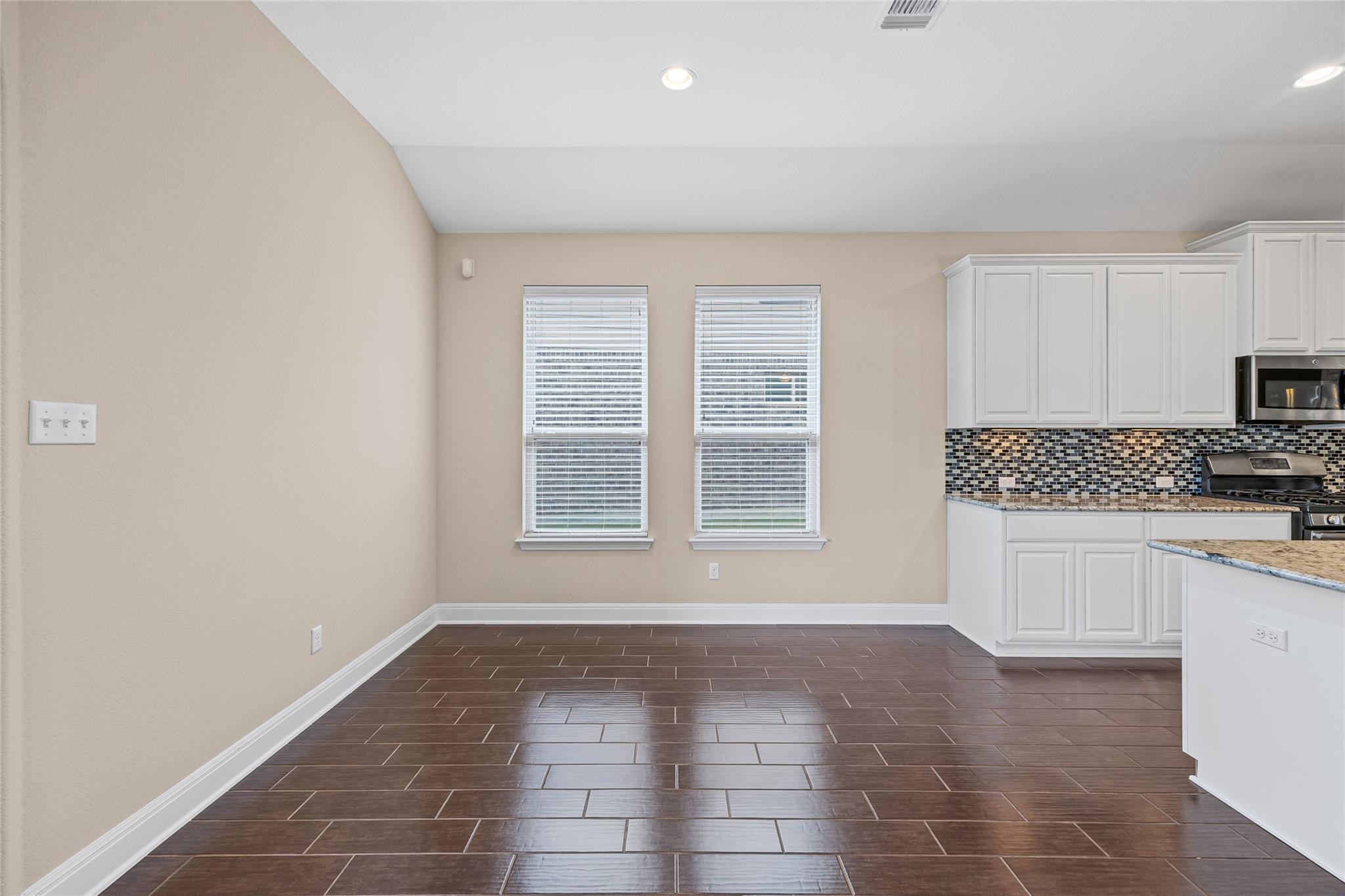 2364370 Property Photo 10