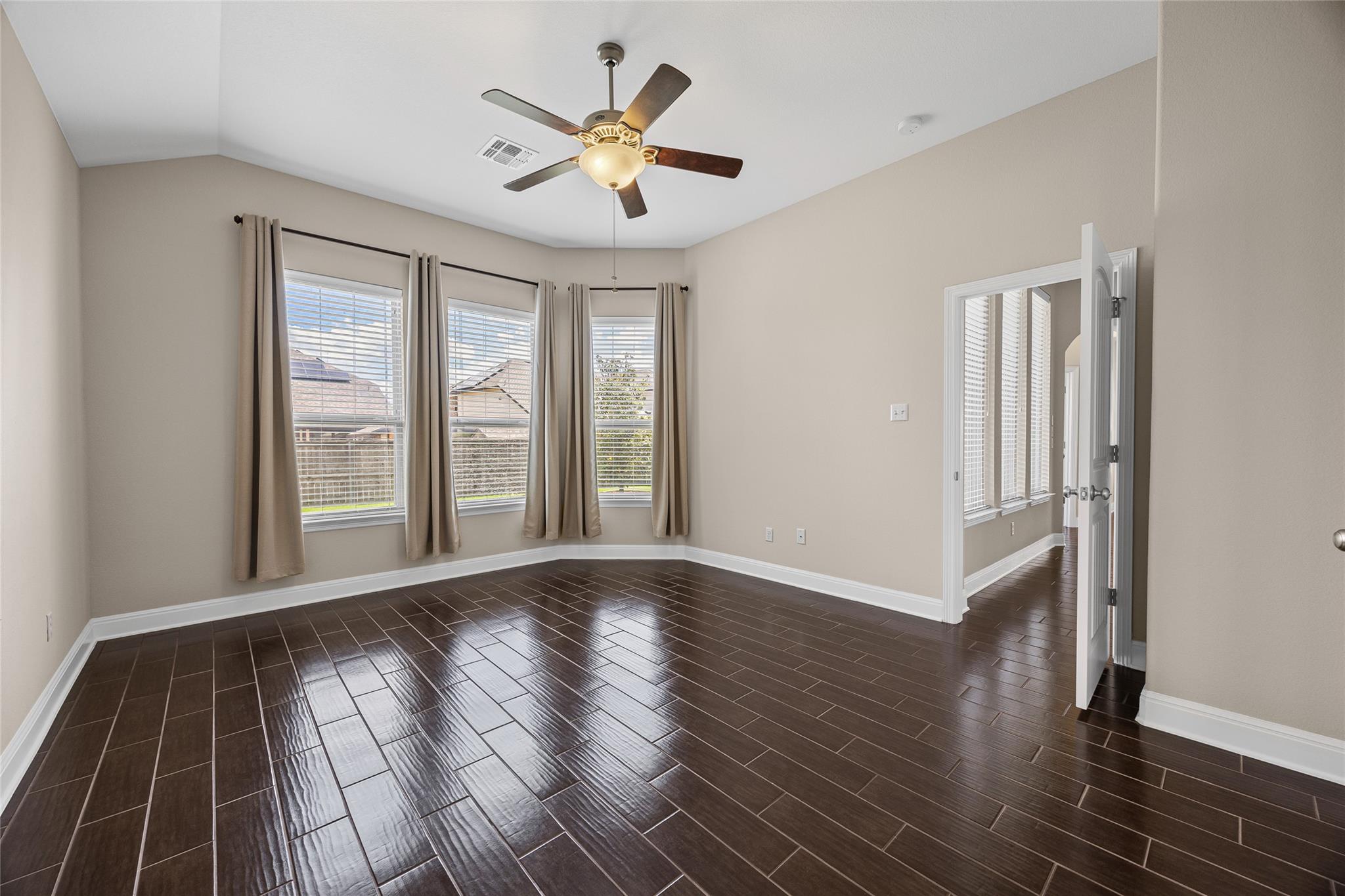 2364370 Property Photo 12