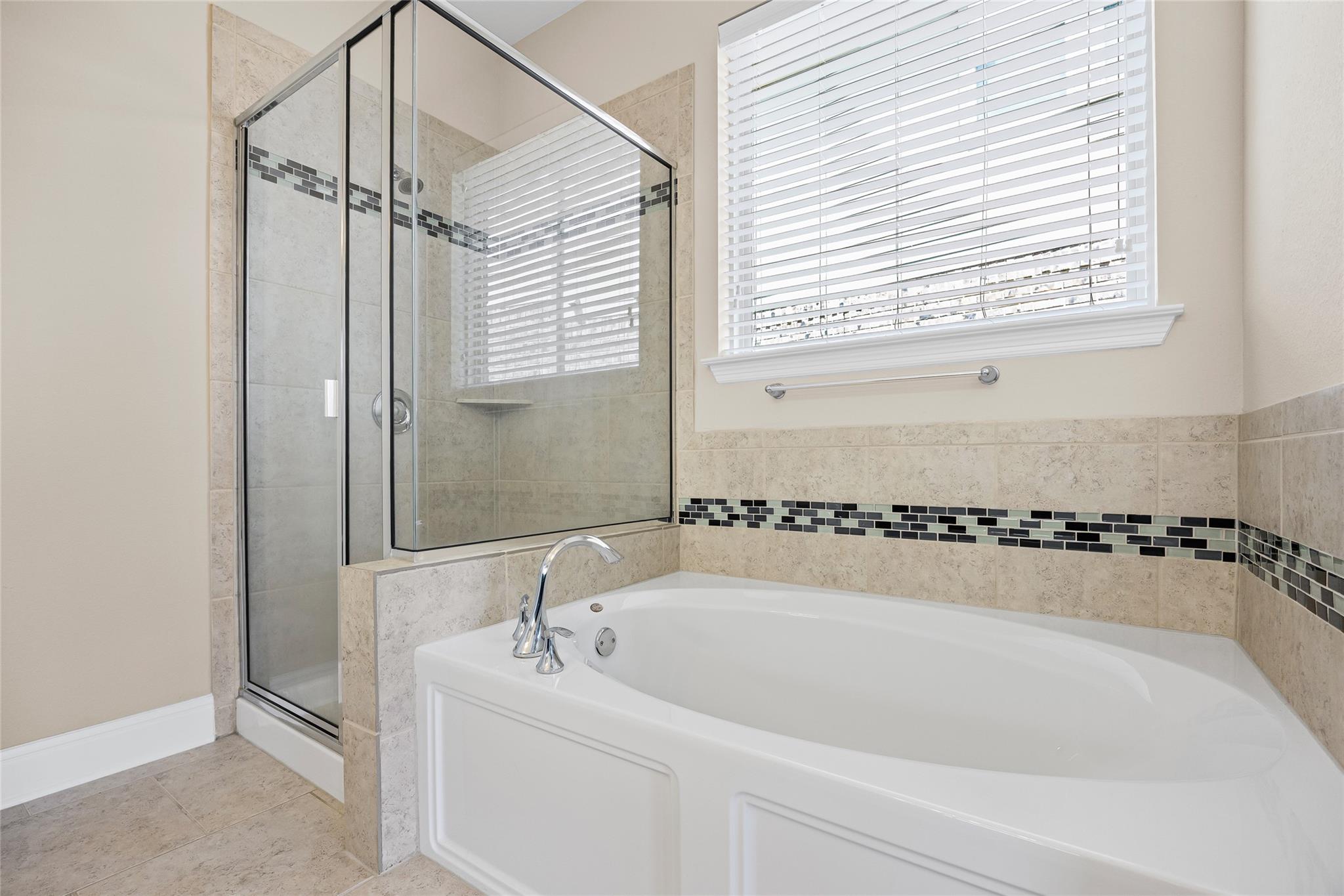 2364370 Property Photo 16