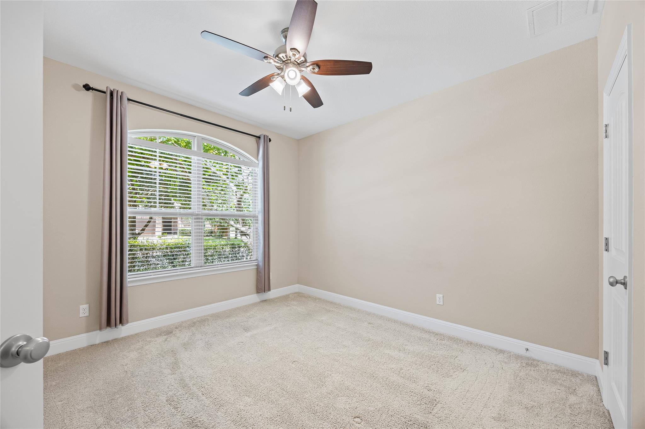 2364370 Property Photo 19