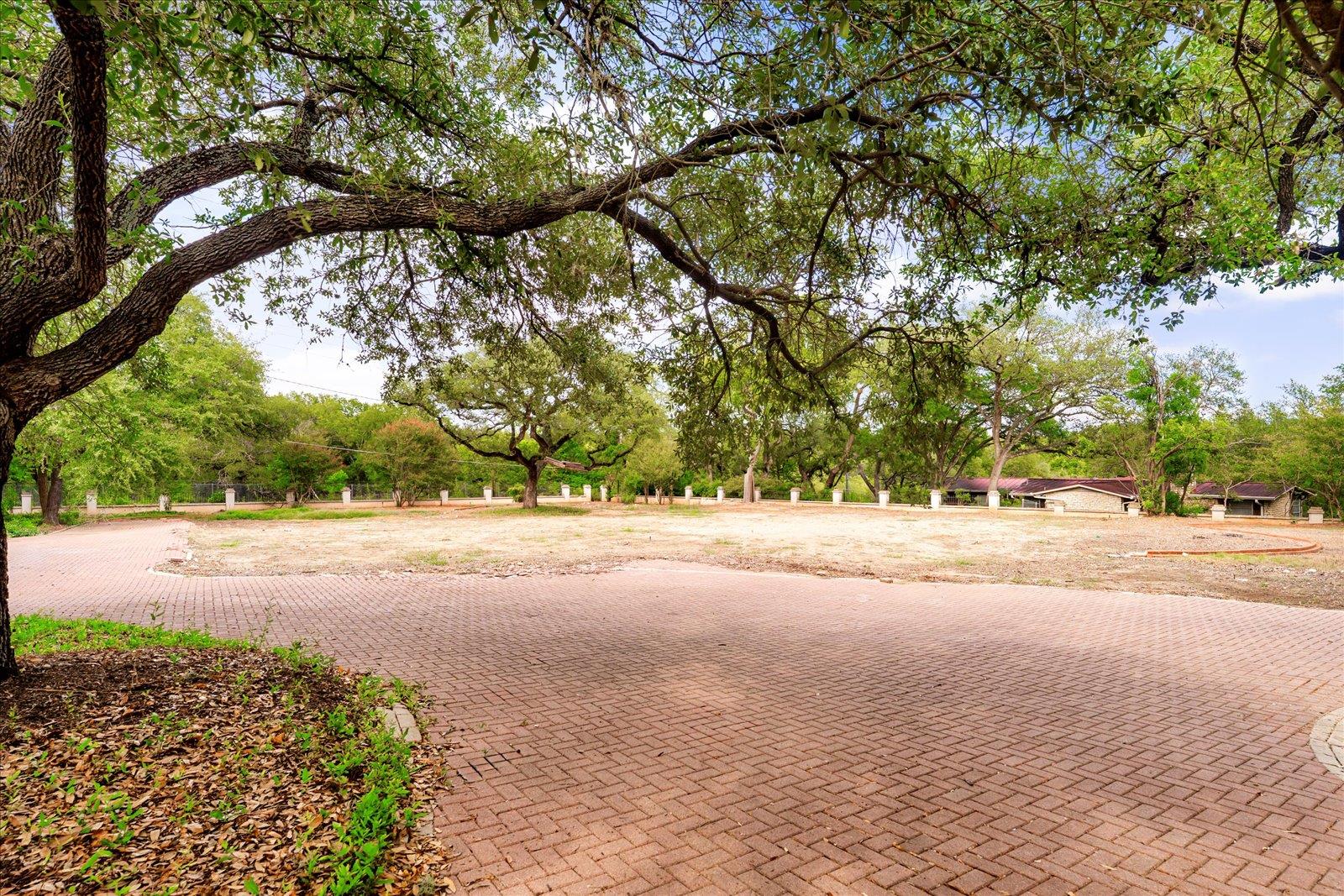 3917 Balcones Dr Property Photo 7