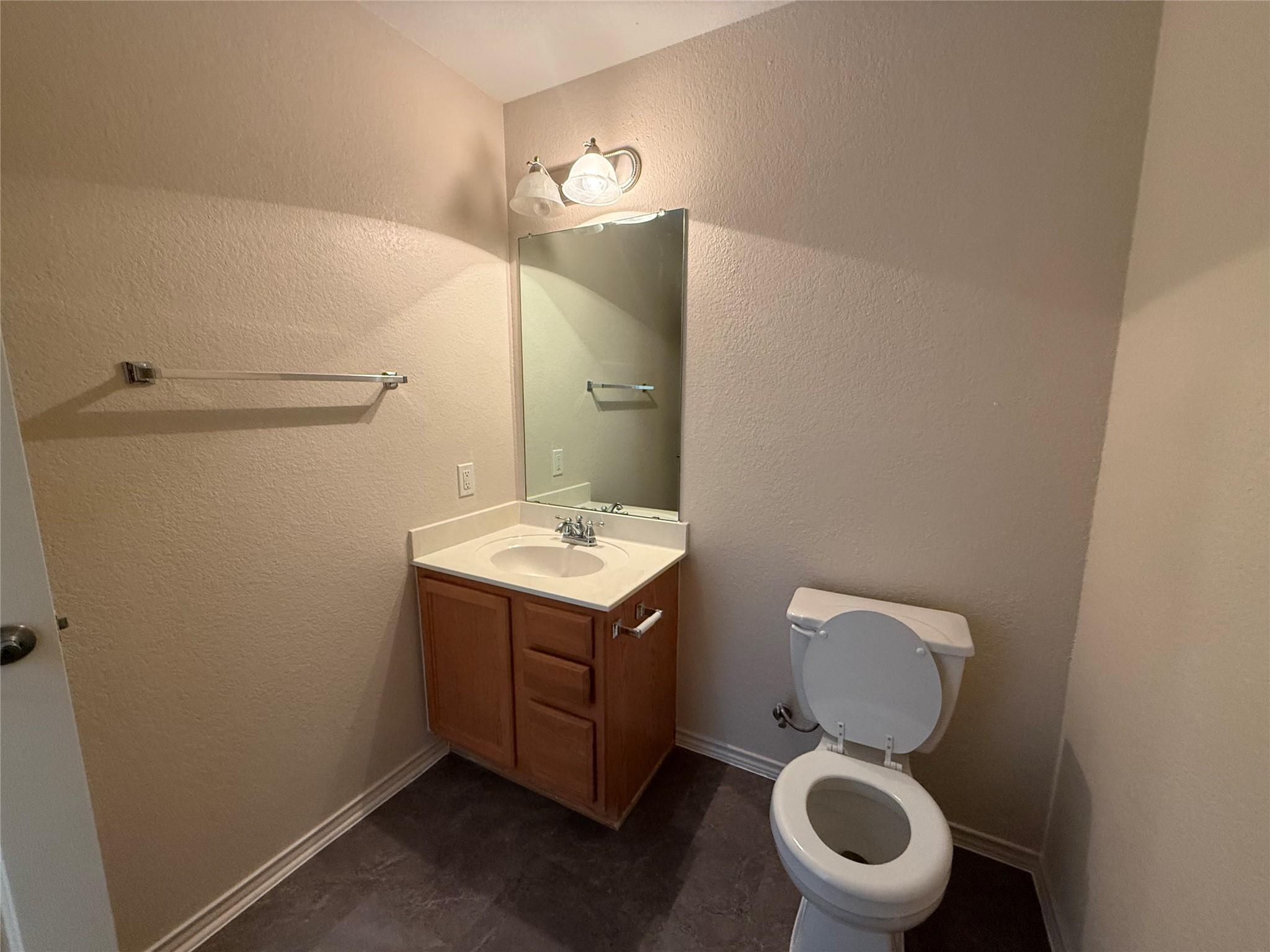 640 New Country Rd Property Photo 3