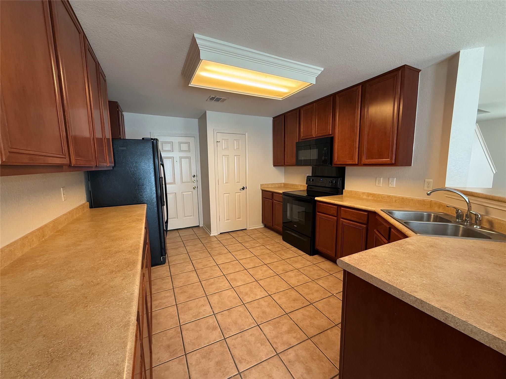 640 New Country Rd Property Photo 6