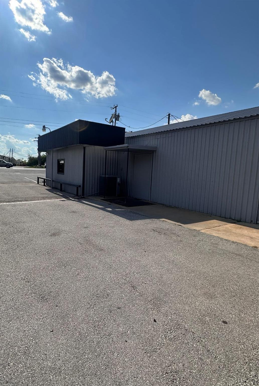 1706 N Main St #suite B Property Photo 2