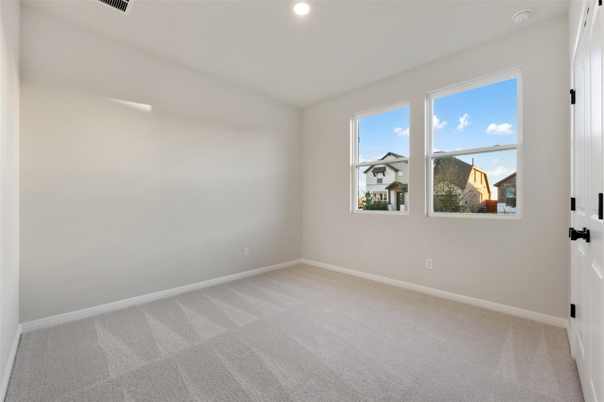 533 Redding Way Property Photo 6