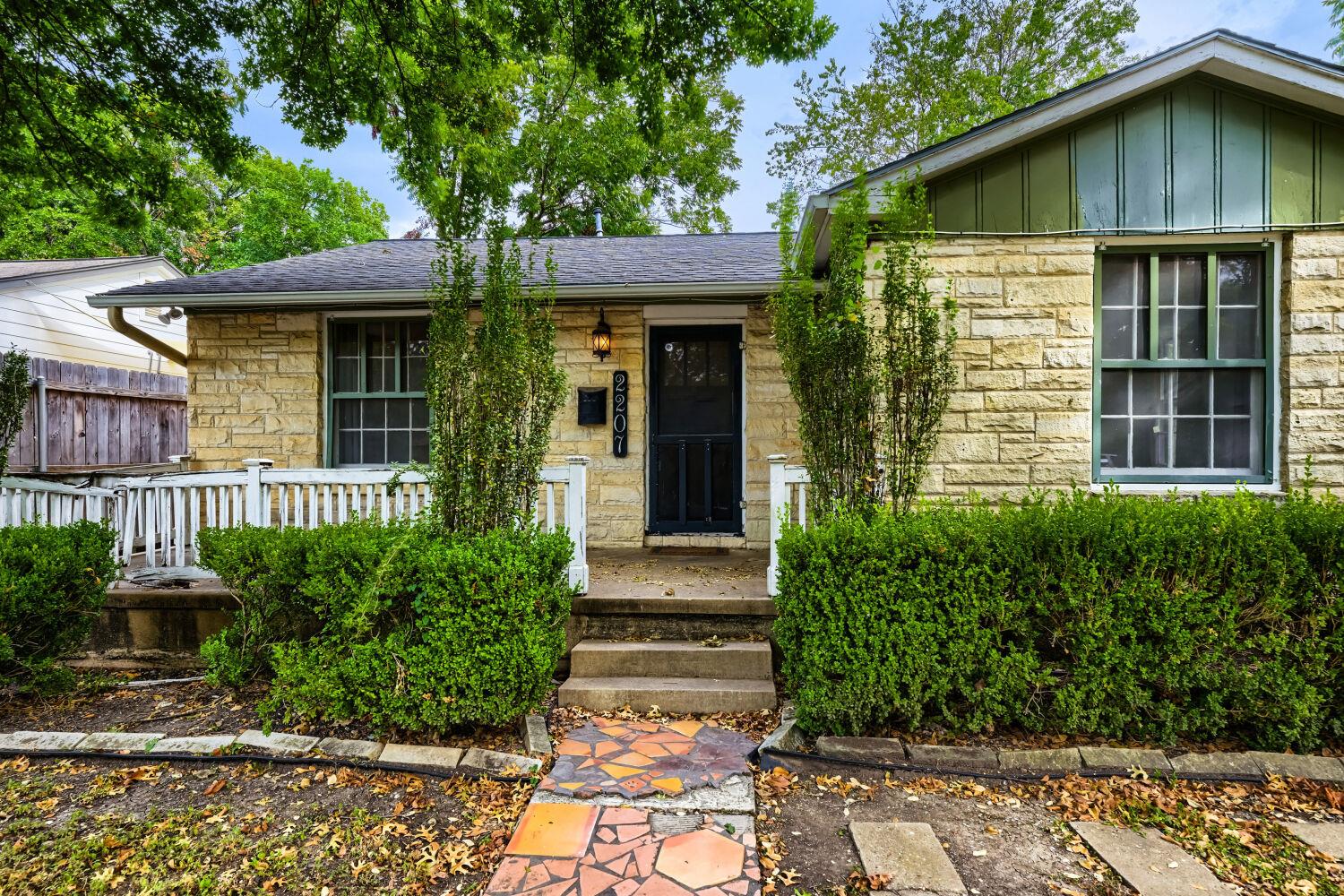 2207 Euclid Ave Property Photo 3