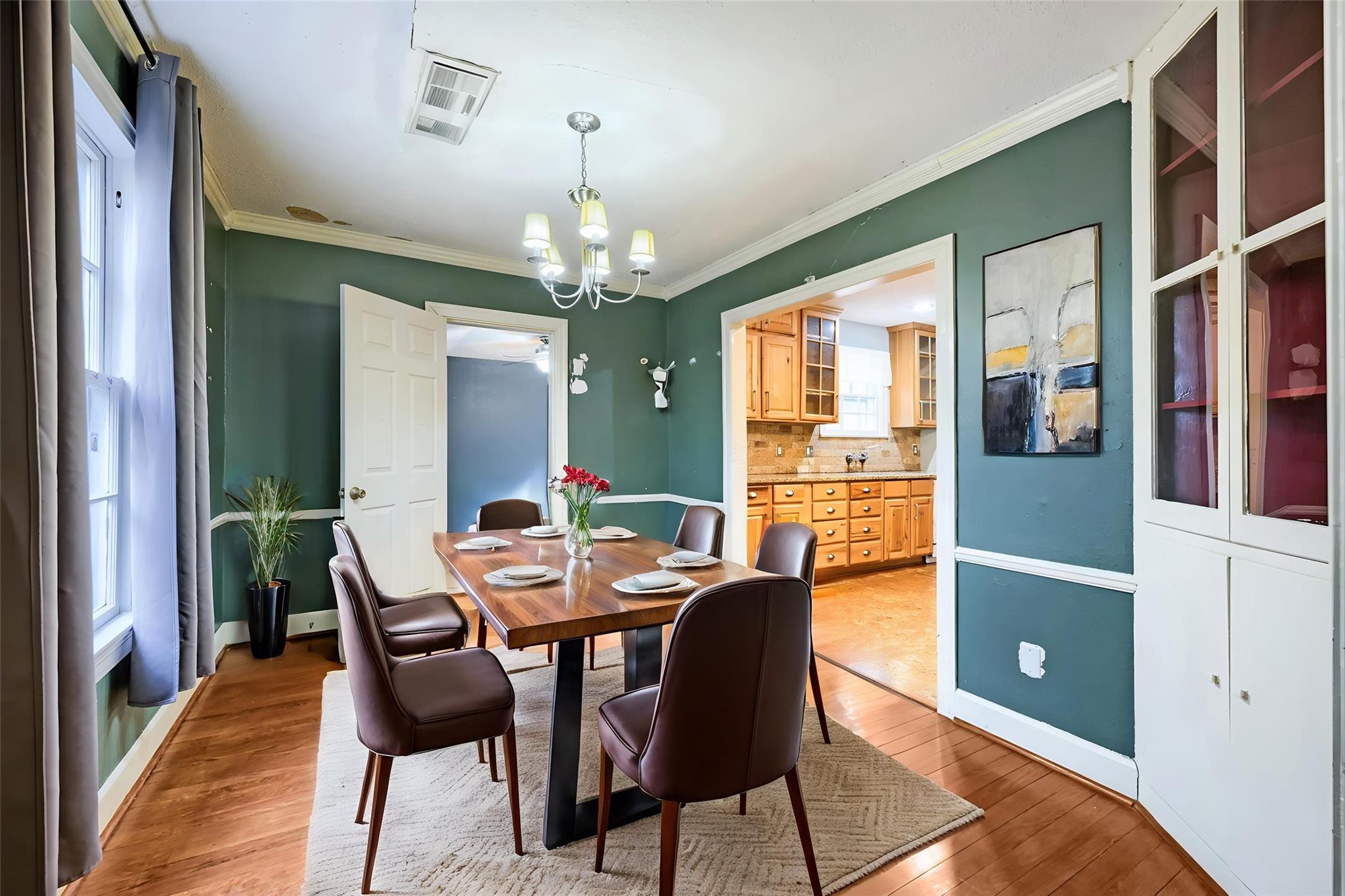2207 Euclid Ave Property Photo 11