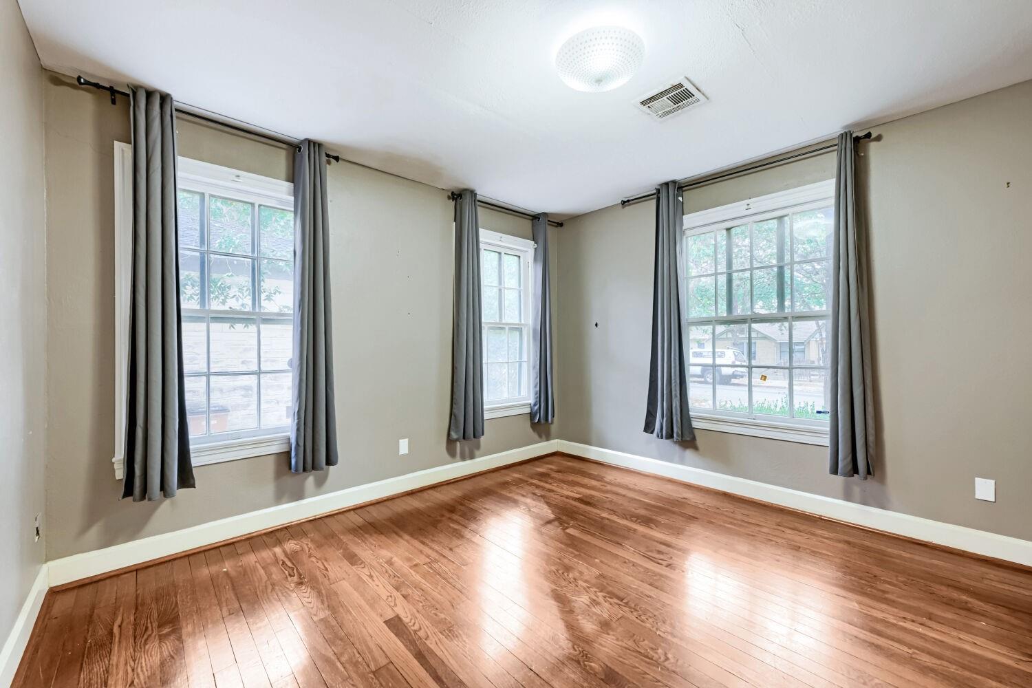 2207 Euclid Ave Property Photo 29