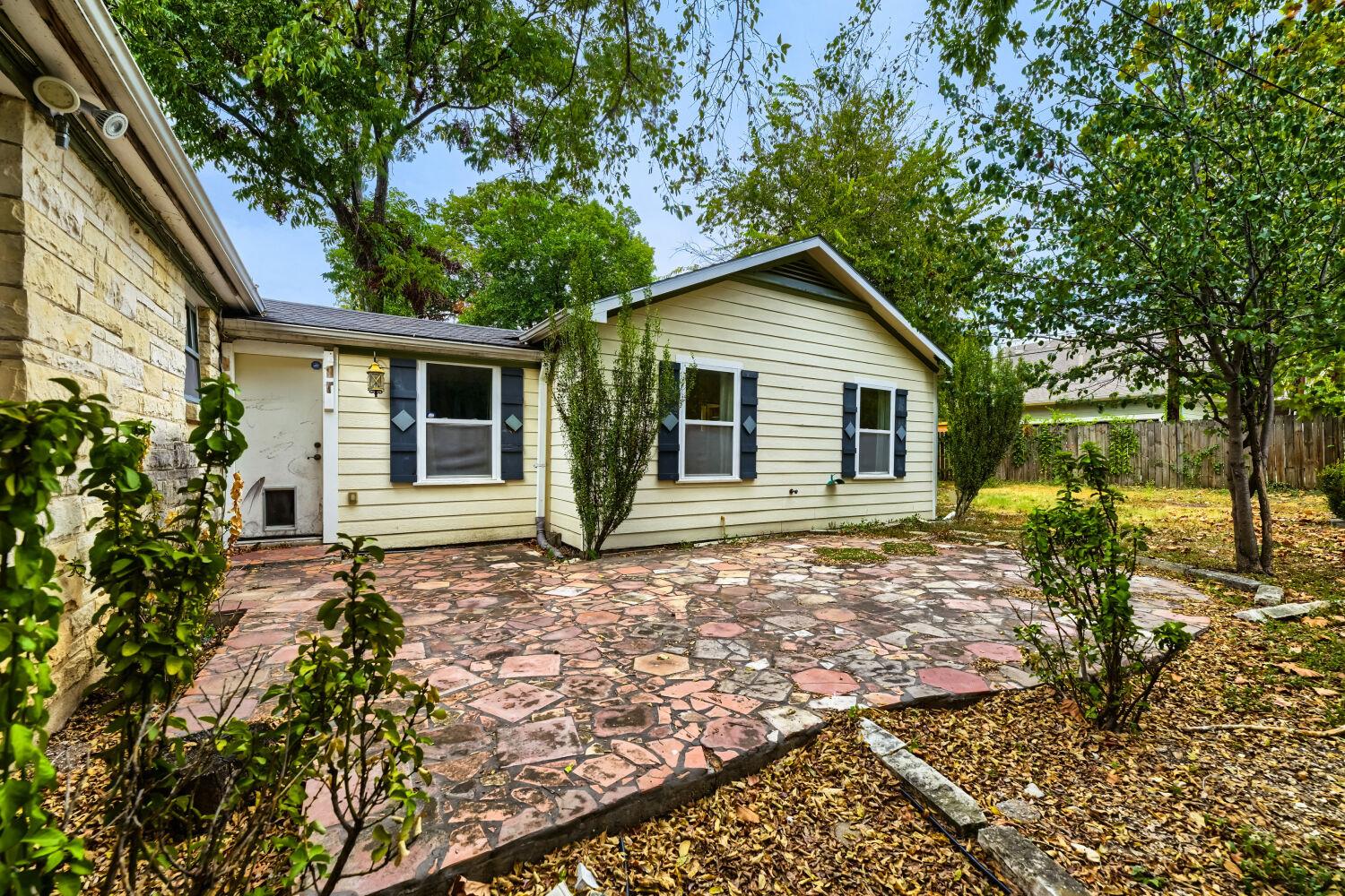 2207 Euclid Ave Property Photo 37