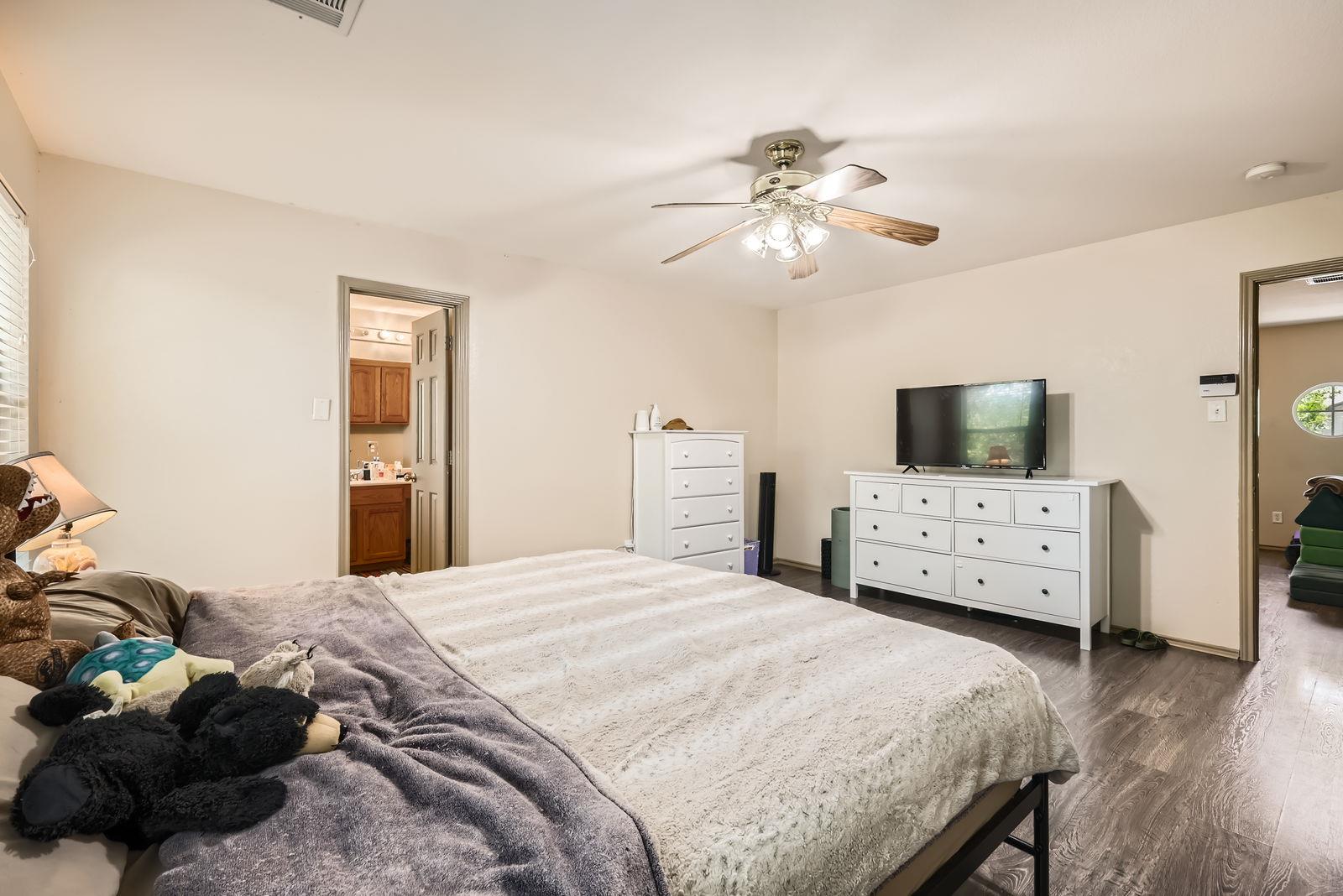 1900 Jesse Owens Dr Property Photo 14