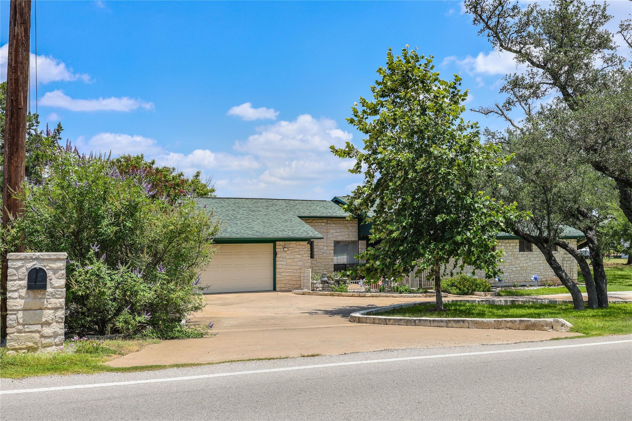 20900 Boggy Ford Rd Property Photo 2