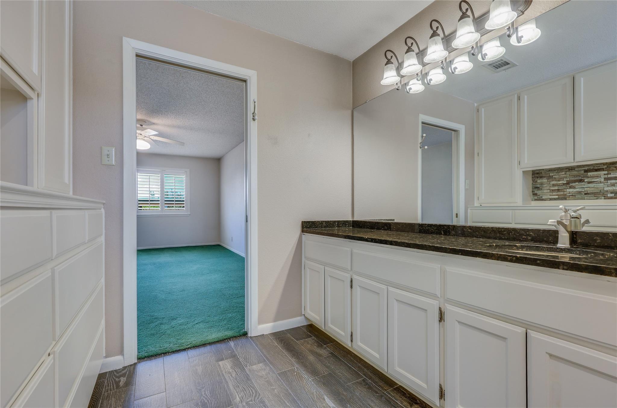 20900 Boggy Ford Rd Property Photo 16