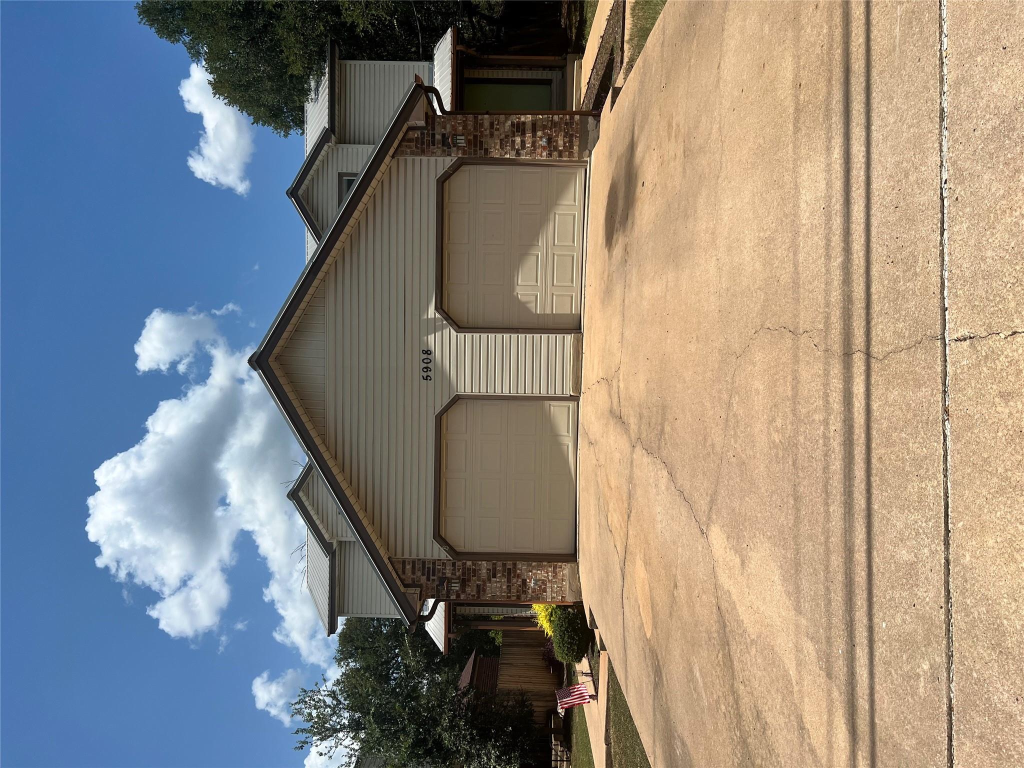 5908 Parkwood Dr #a Property Photo 1