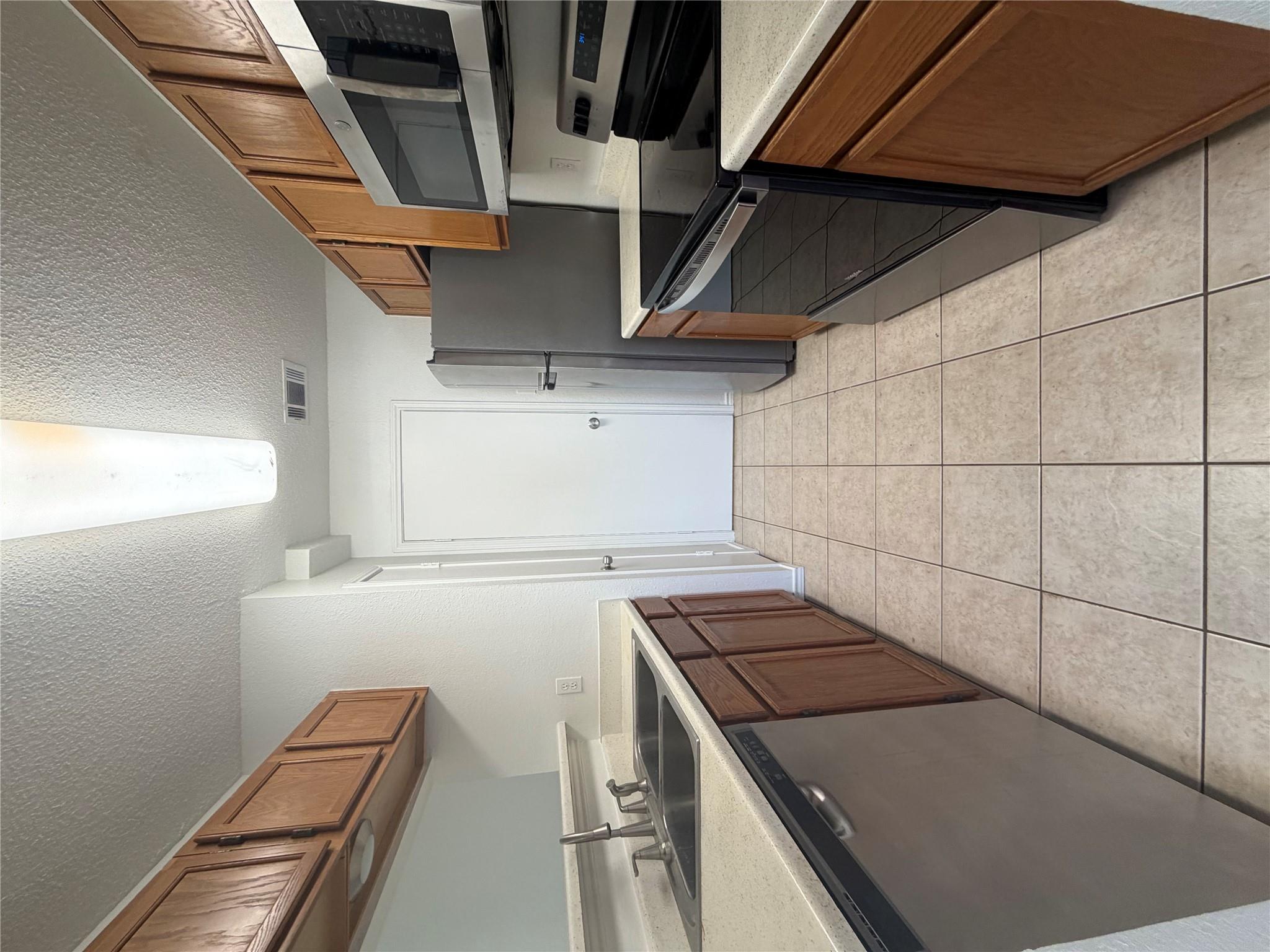 5908 Parkwood Dr #a Property Photo 8