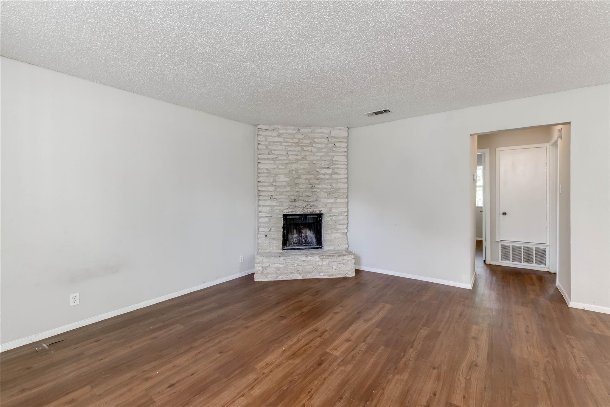 11907 Alpheus Ave #b Property Photo 1